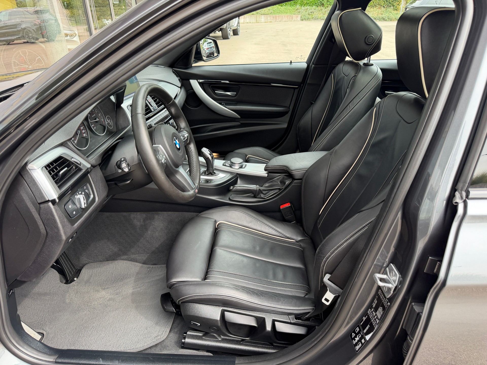 BMW 340i xDrive Touring Edition M Sport Steptronic-image-9