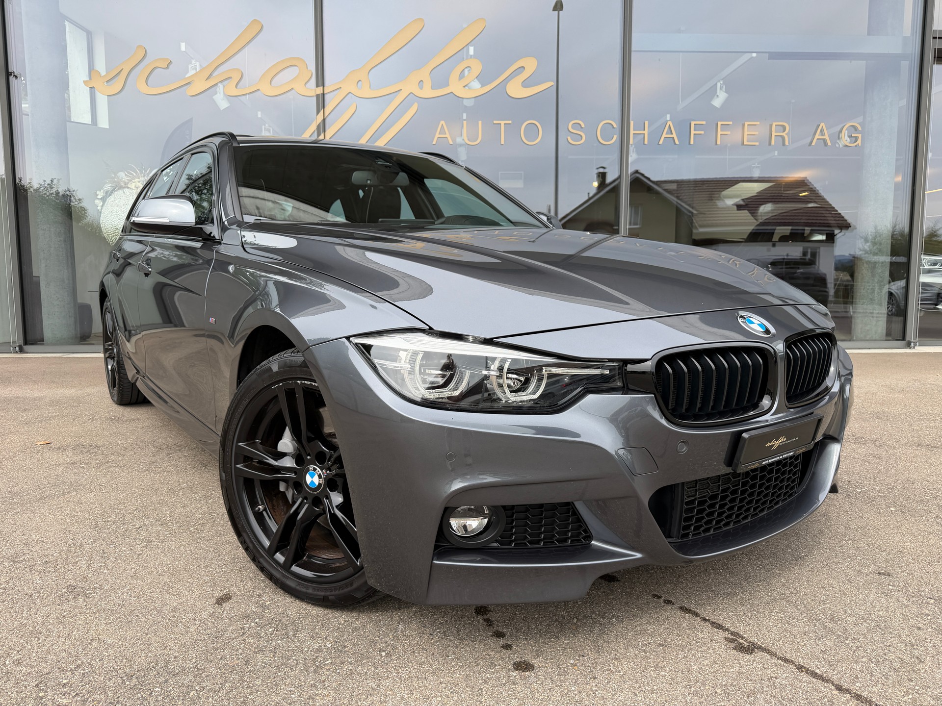 BMW 340i xDrive Touring Edition M Sport Steptronic-image-3