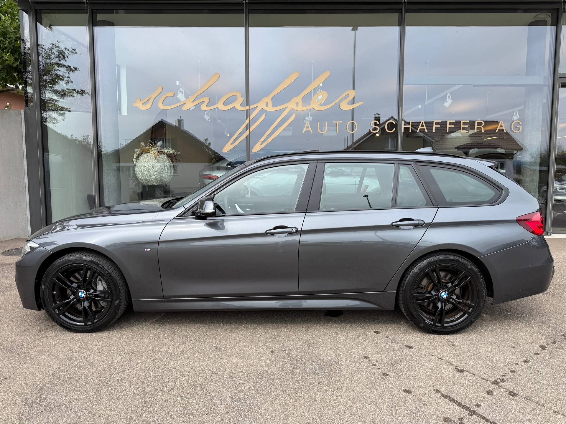 BMW 340i xDrive Touring Edition M Sport Steptronic-image-4