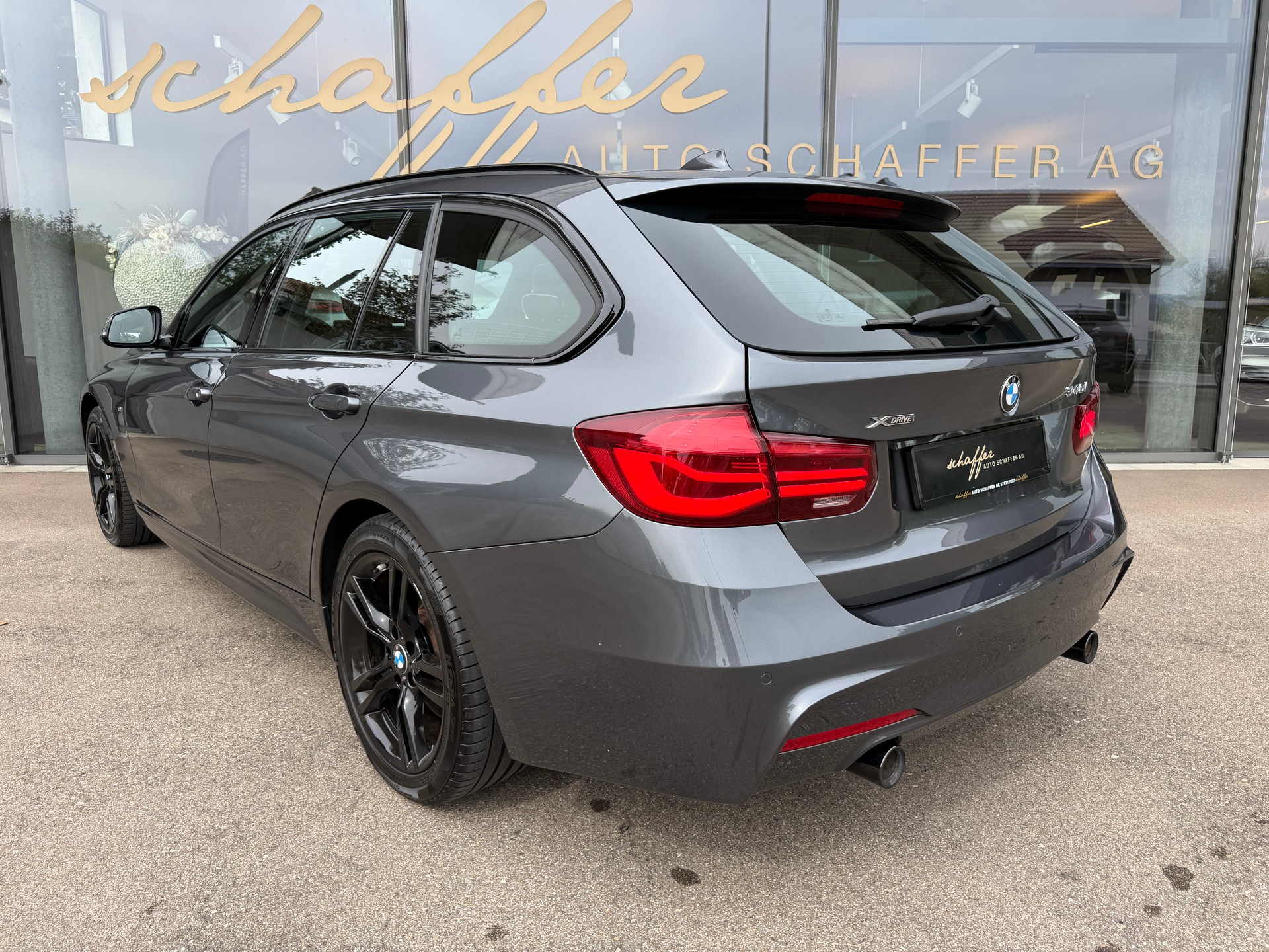 BMW 340i xDrive Touring Edition M Sport Steptronic-image-6