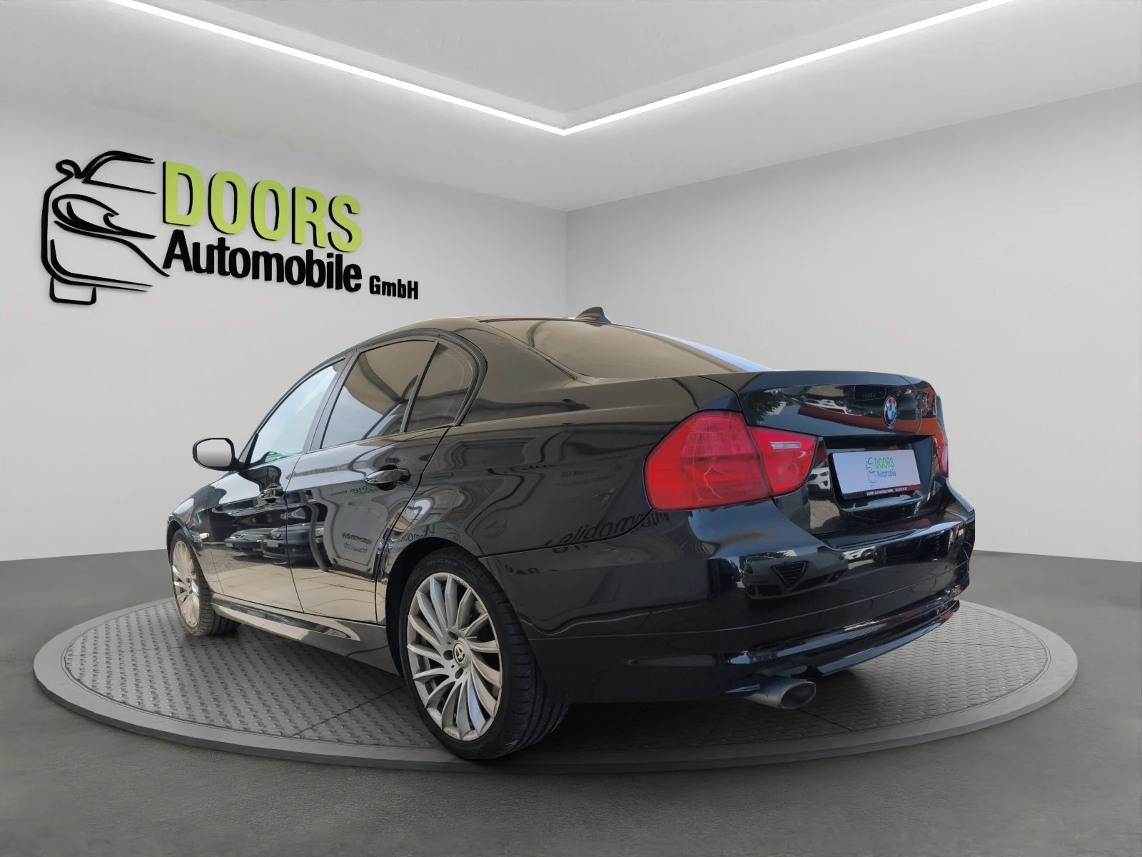 BMW 320d Steptronic-showroom-element-2