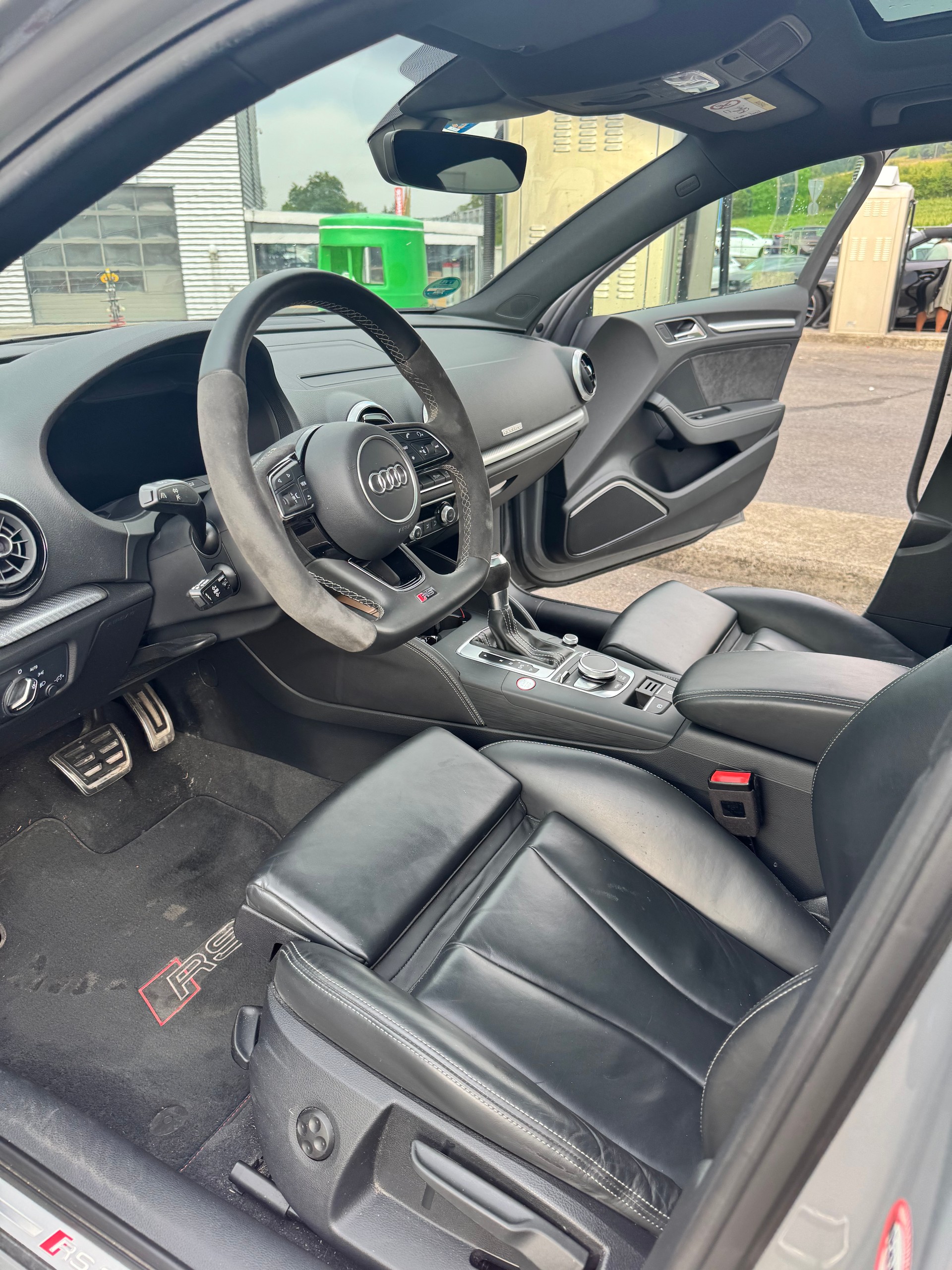 AUDI 2.5 T FSI quattro S-Tronic-image-4