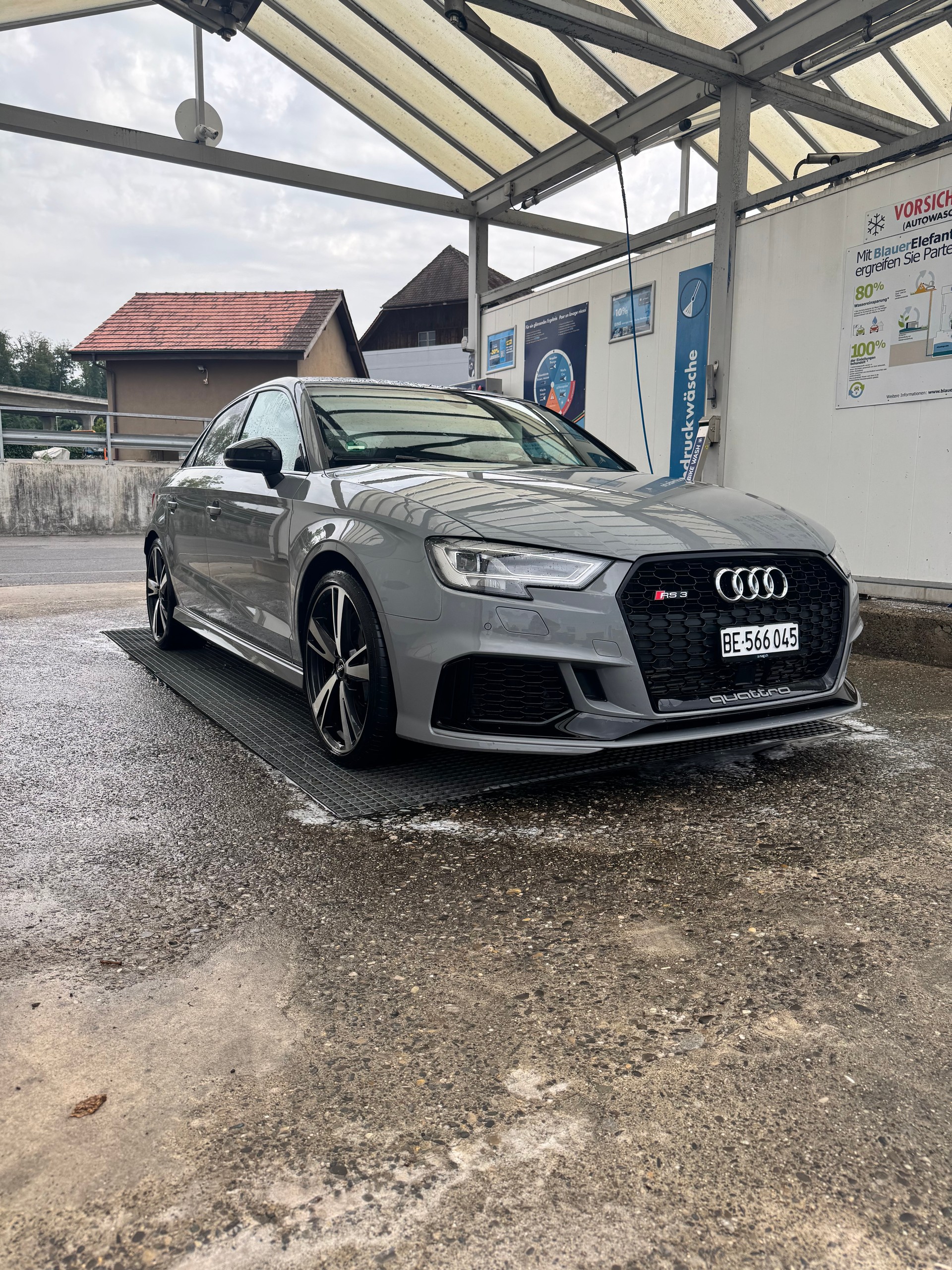 AUDI 2.5 T FSI quattro S-Tronic-image-0