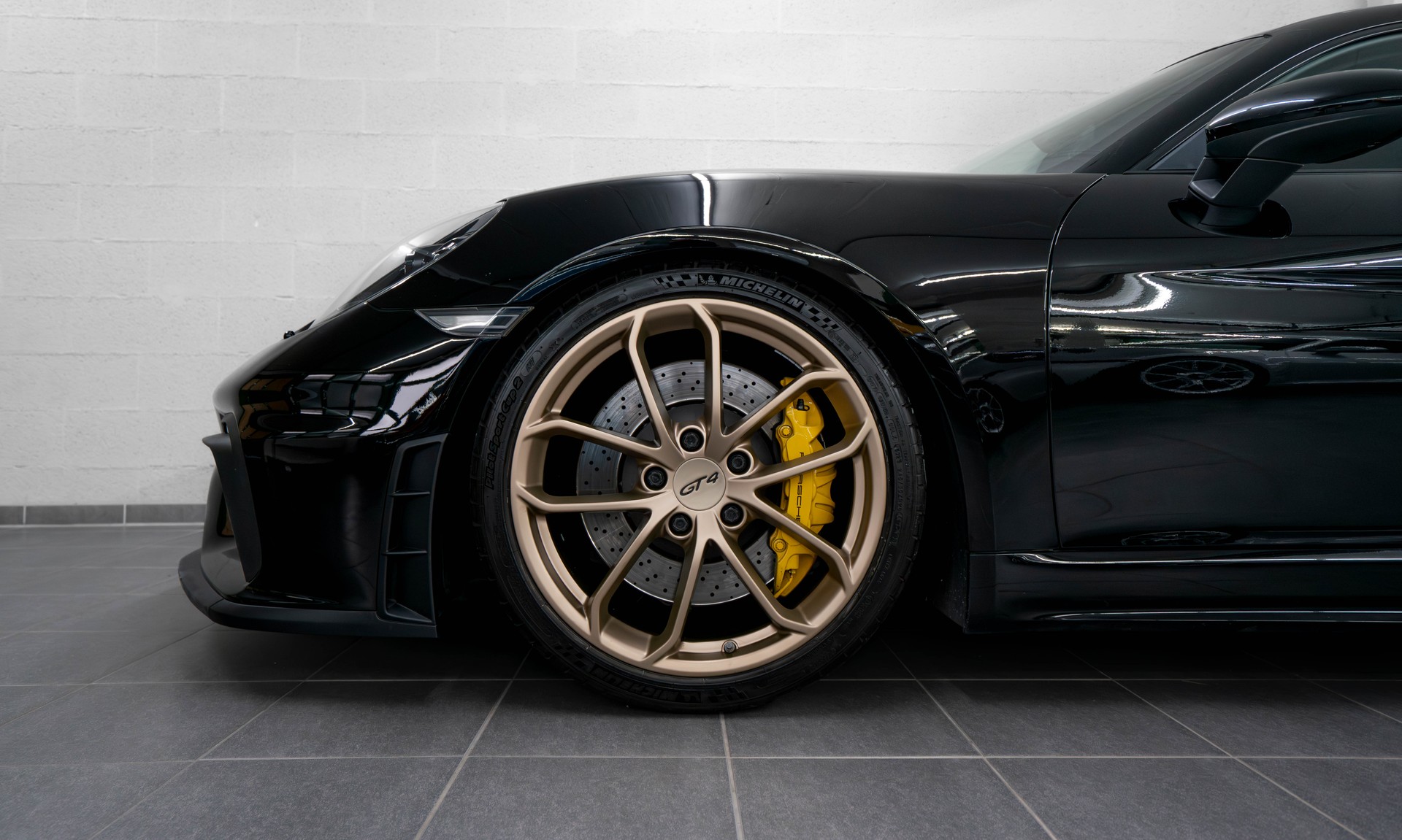 PORSCHE 718 Cayman GT4-image-7