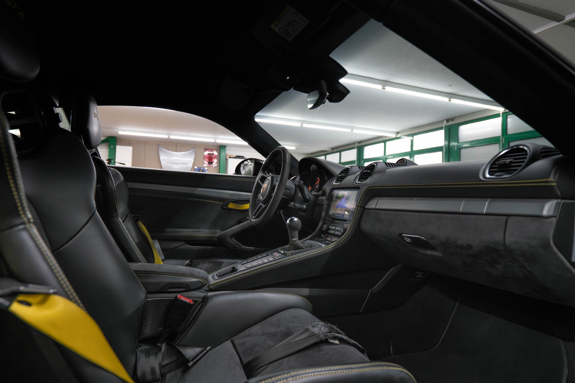 PORSCHE 718 Cayman GT4-image-10