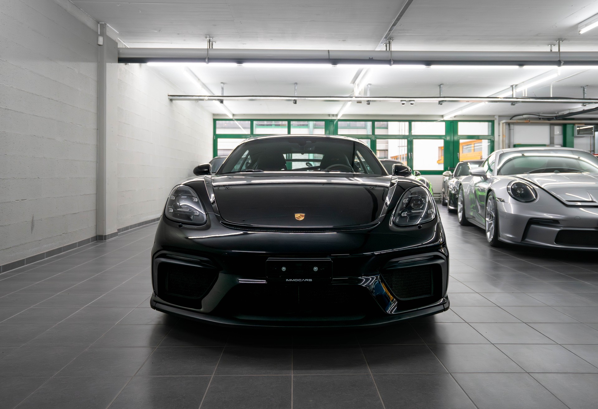 PORSCHE 718 Cayman GT4-image-1