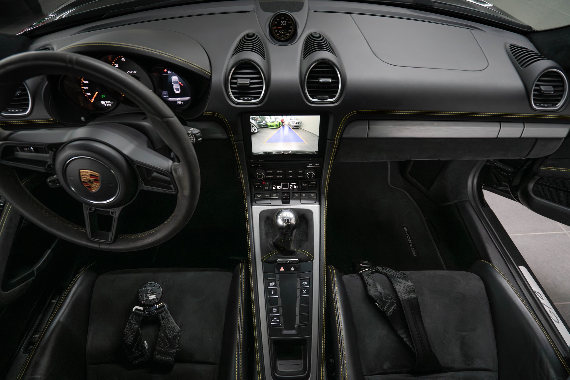 PORSCHE 718 Cayman GT4-image-16