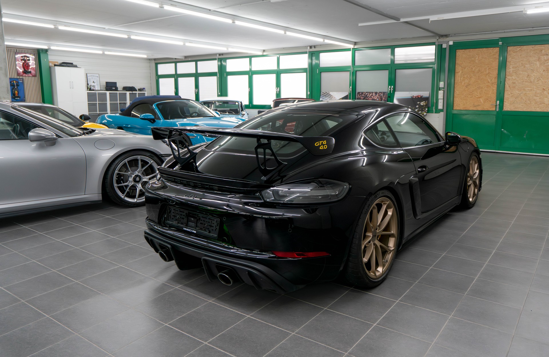 PORSCHE 718 Cayman GT4-image-6