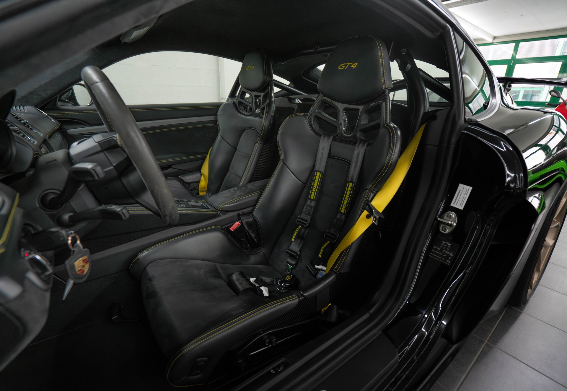 PORSCHE 718 Cayman GT4-image-11