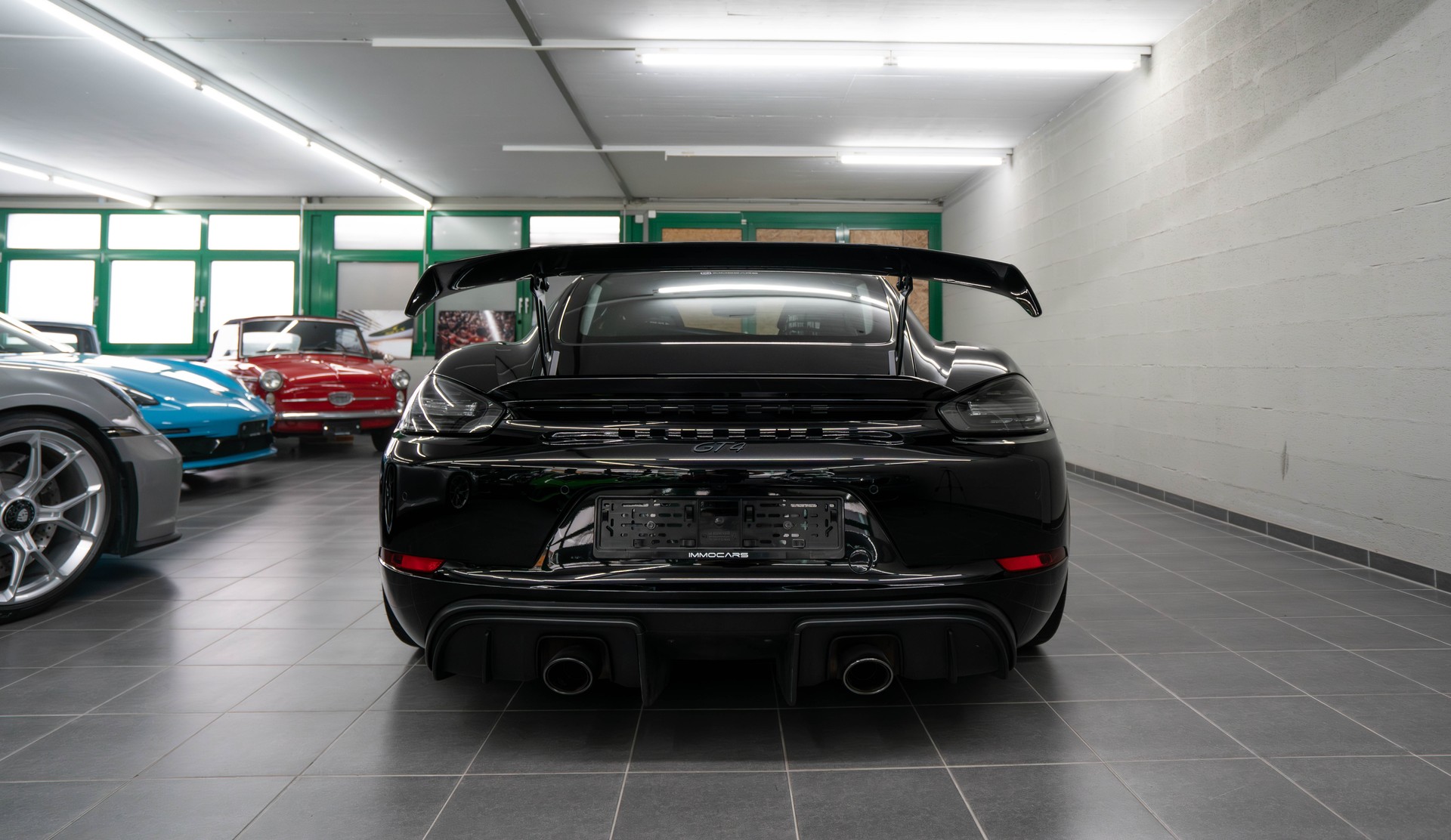 PORSCHE 718 Cayman GT4-image-5
