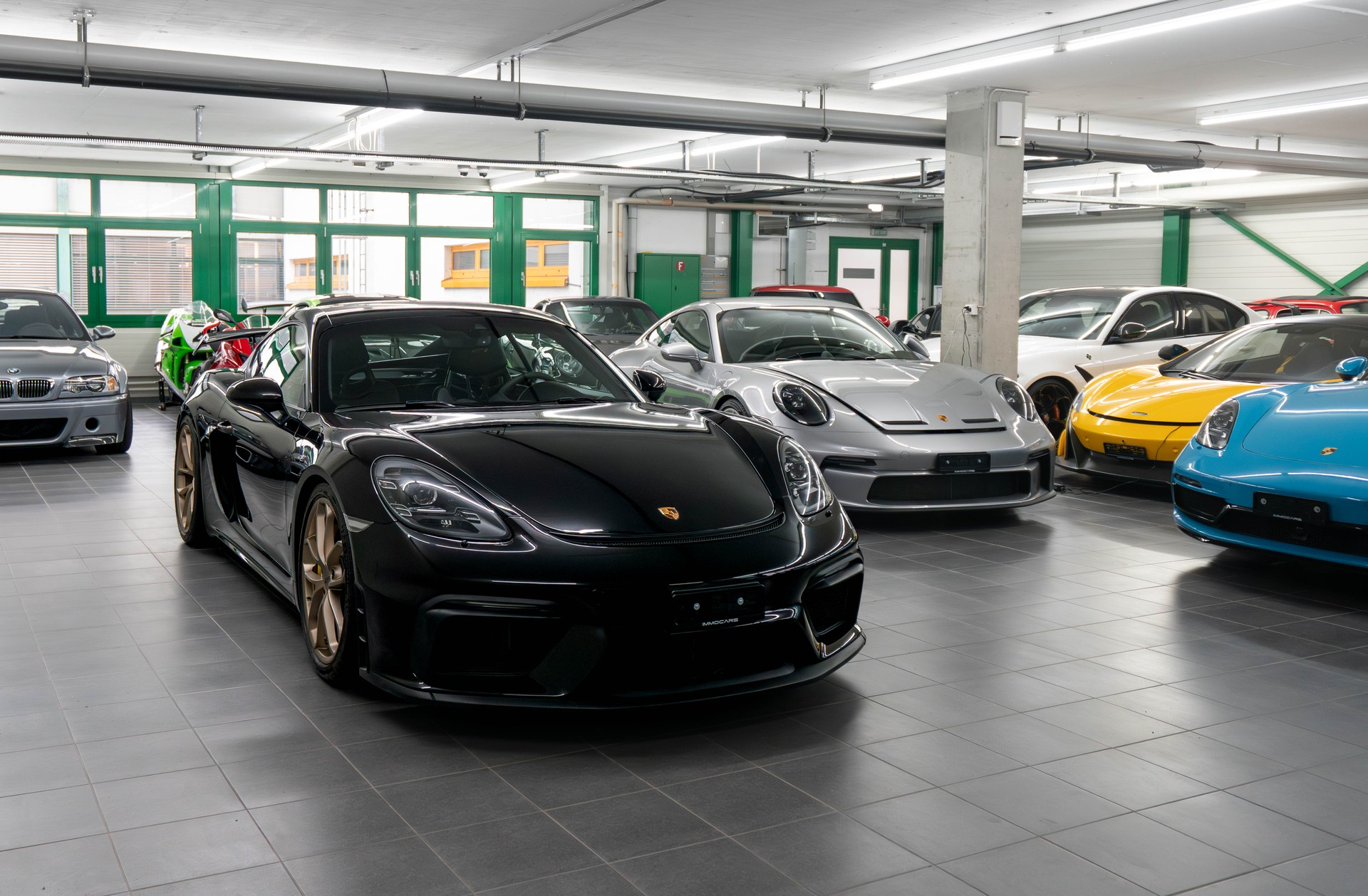 PORSCHE 718 Cayman GT4-image-2