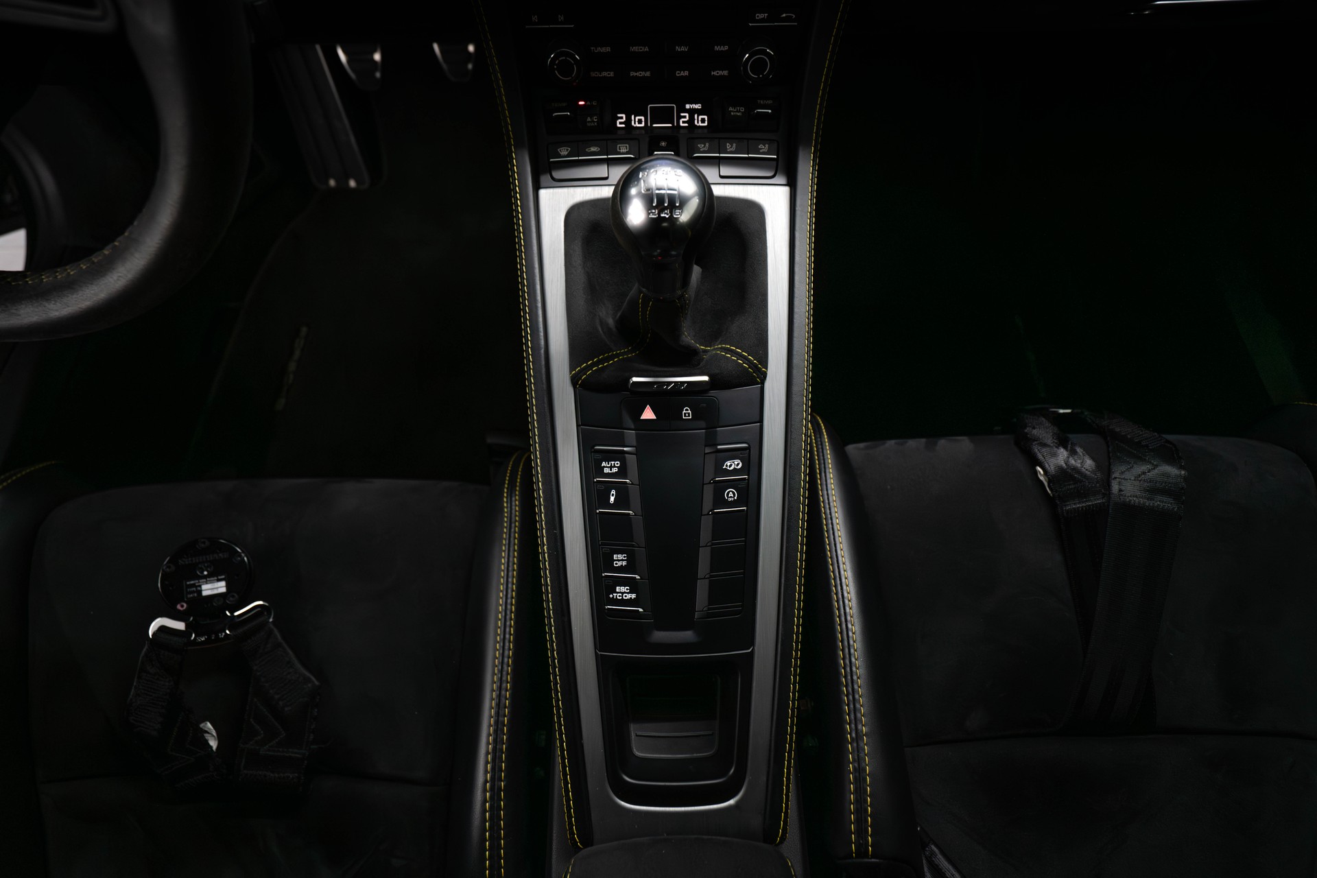 PORSCHE 718 Cayman GT4-image-15