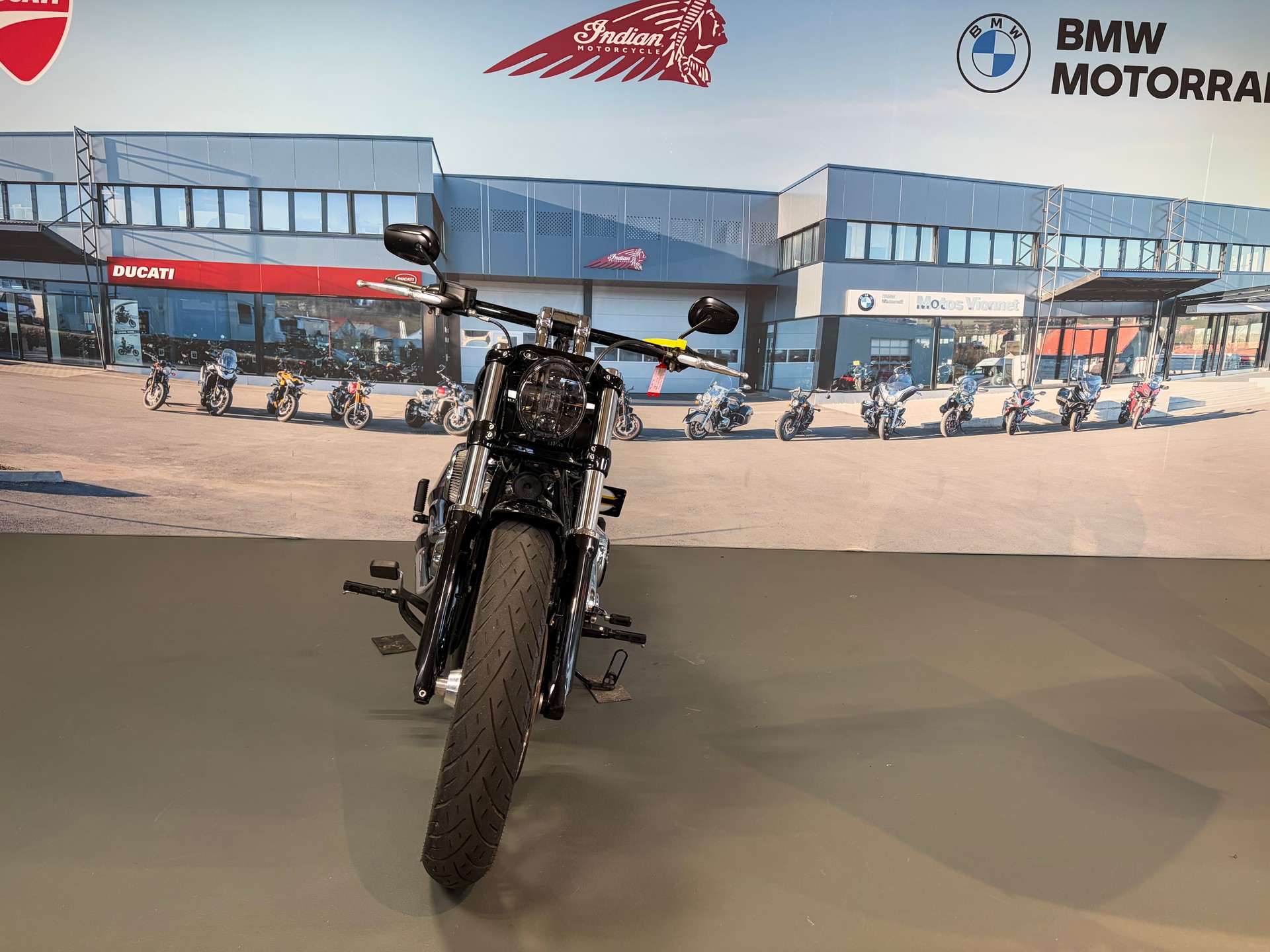 HARLEY-DAVIDSON FXBRS Breakout 114-showroom-element-1