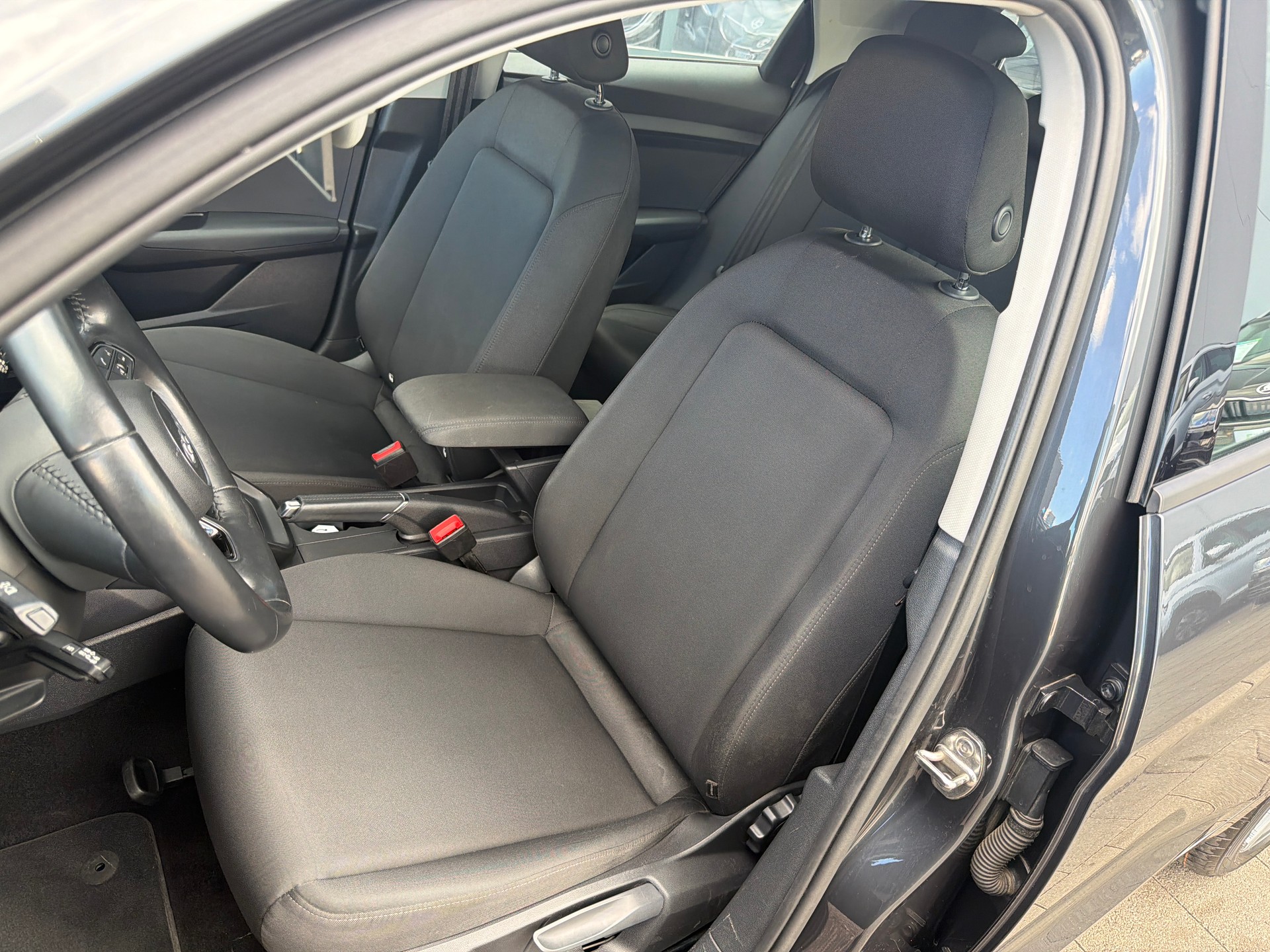 AUDI A1 Sportback 35 TFSI S-tronic-image-8