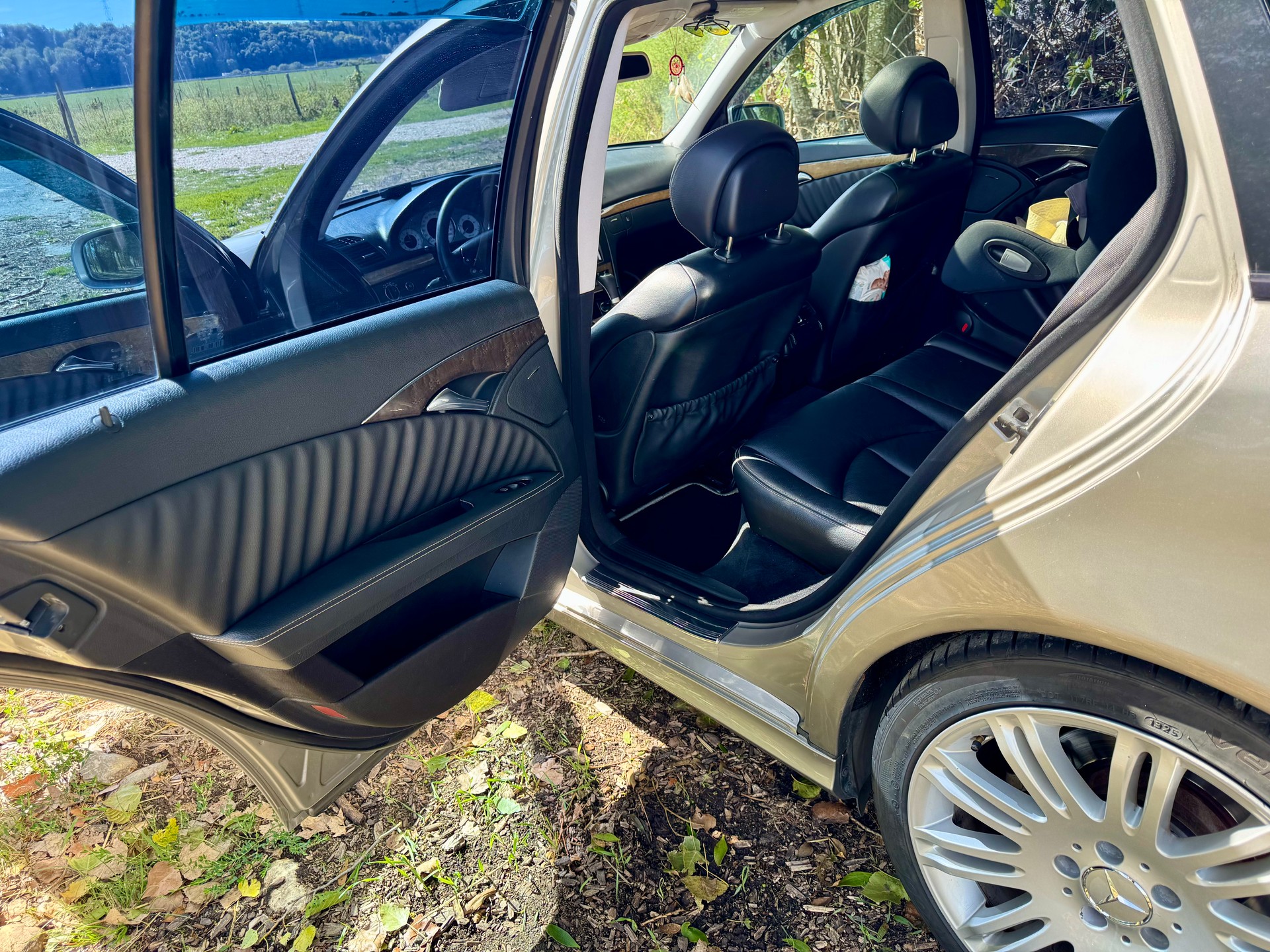 MERCEDES-BENZ E 320 CDI-image-11