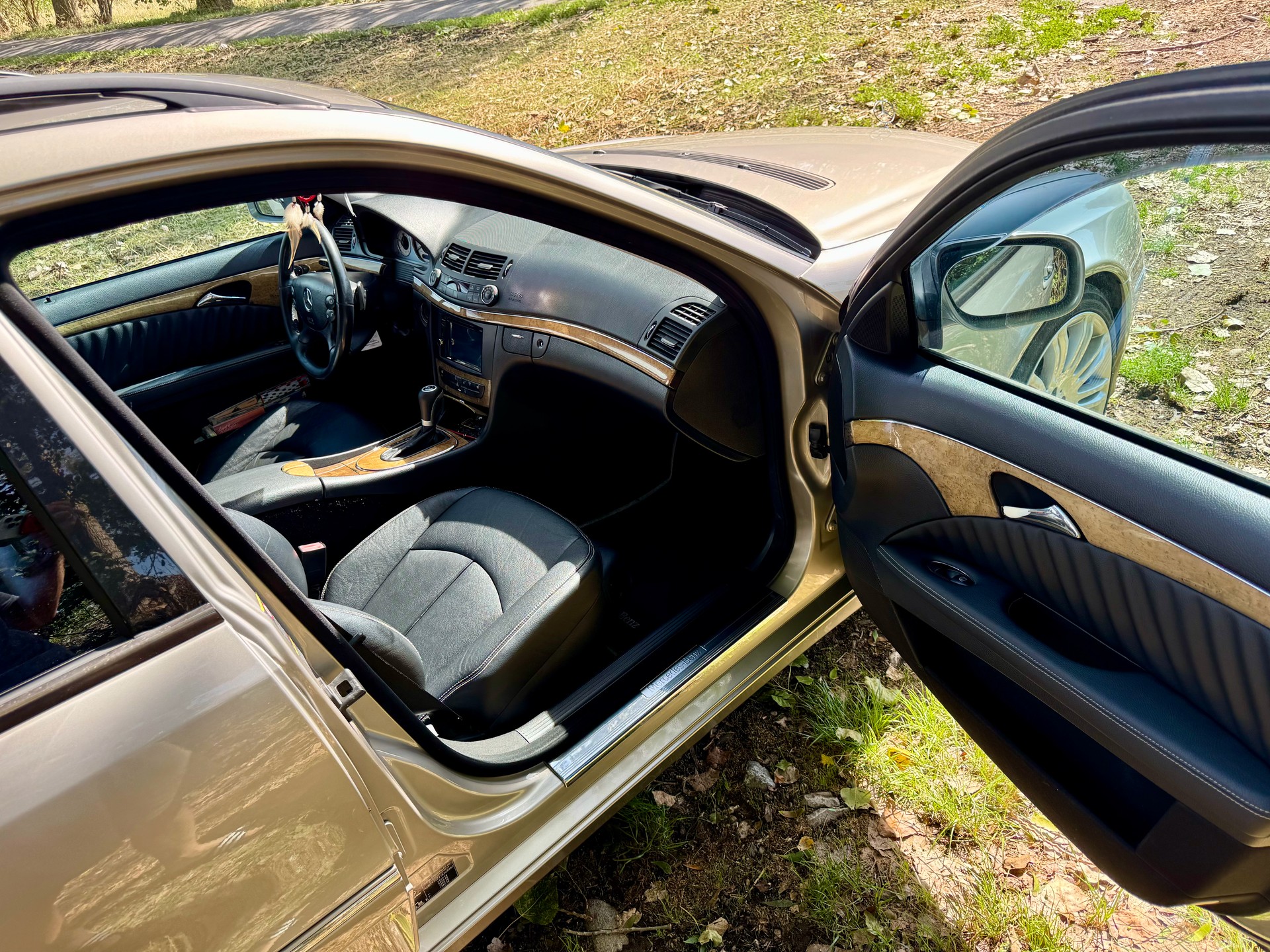 MERCEDES-BENZ E 320 CDI-image-9