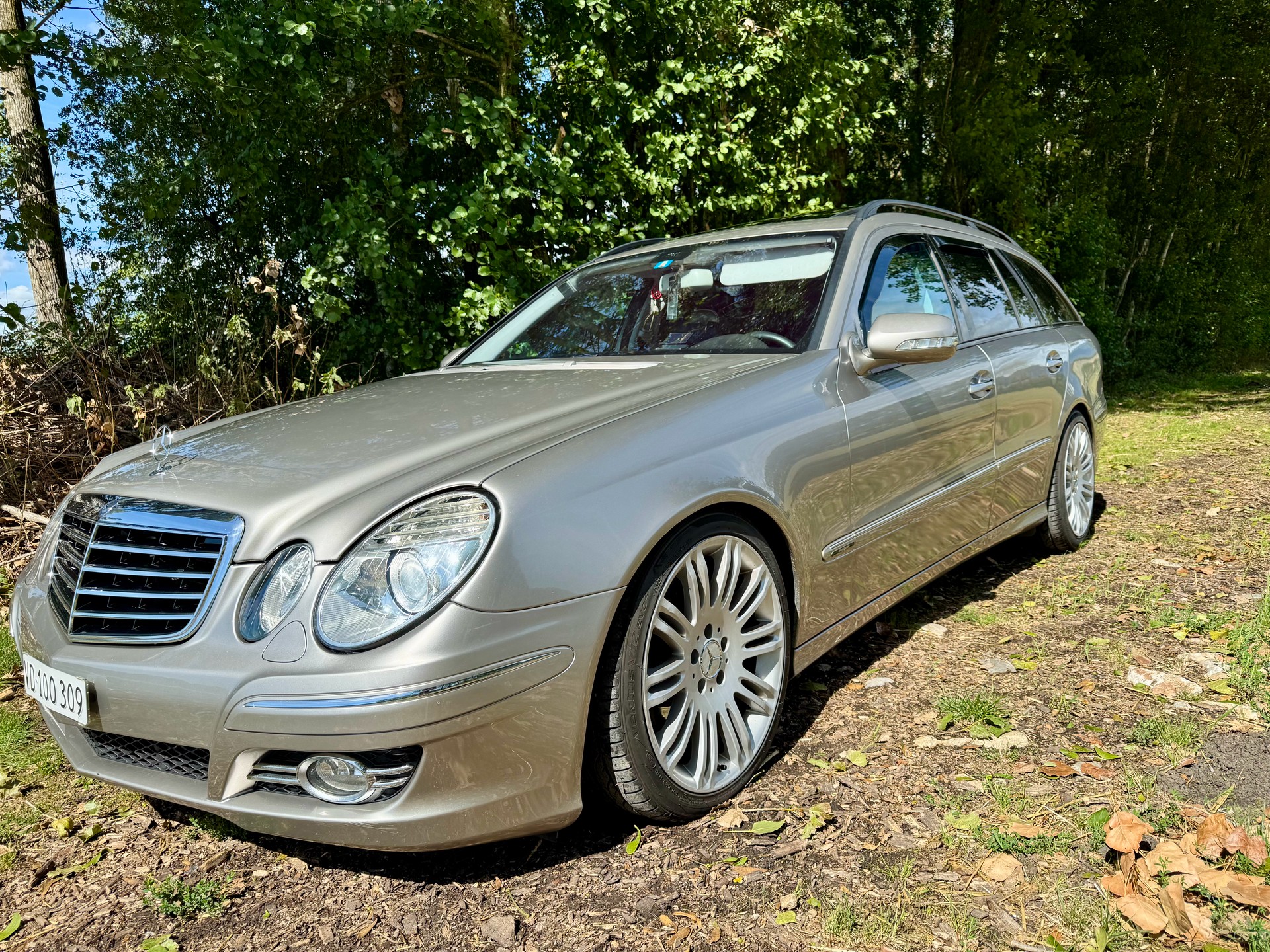 MERCEDES-BENZ E 320 CDI-image-2