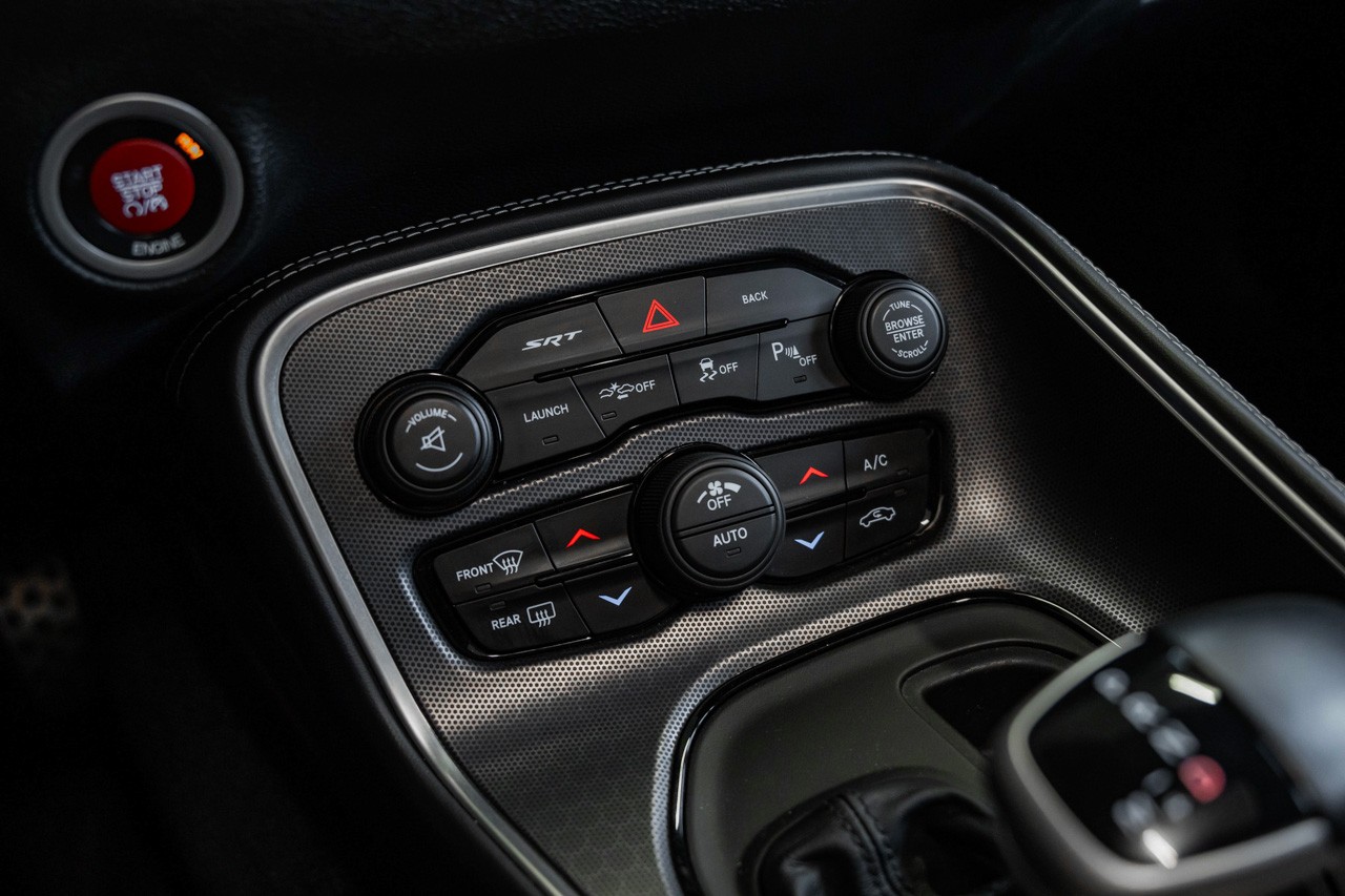DODGE Challenger SRT8 6.4L HEMI-image-34