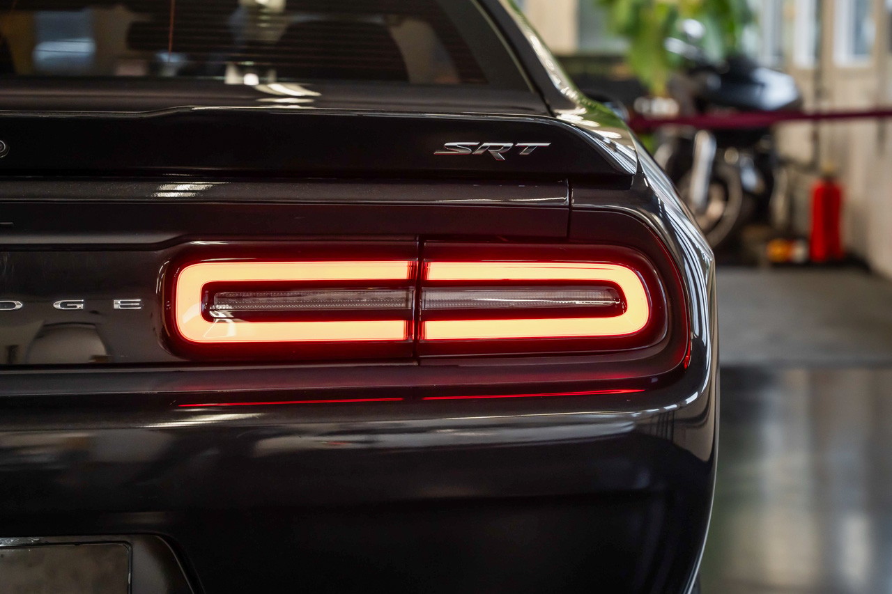 DODGE Challenger SRT8 6.4L HEMI-image-9