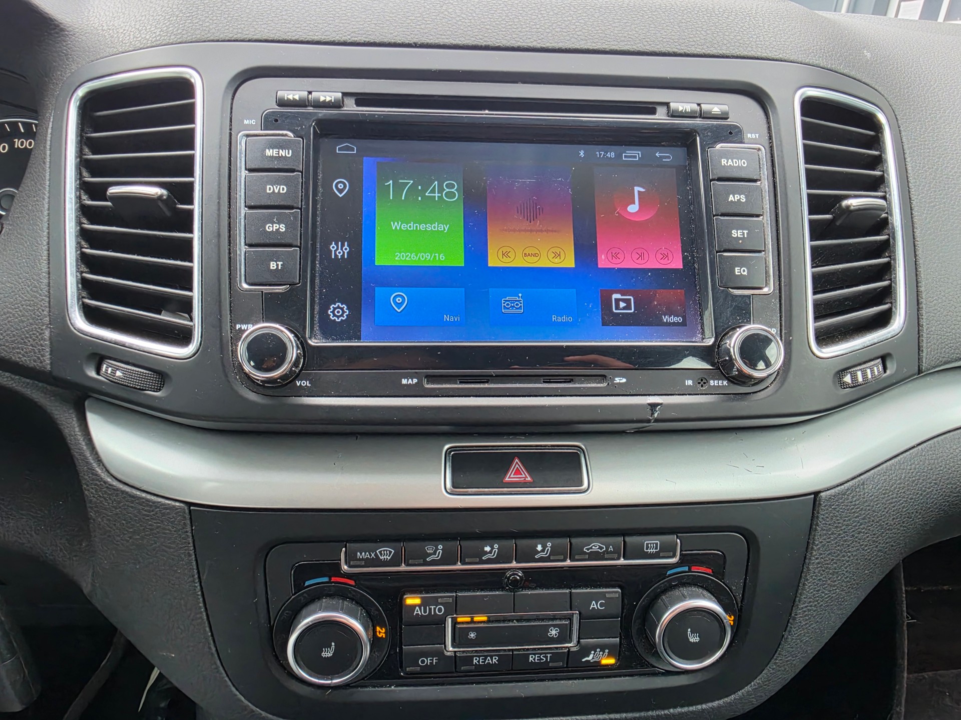 VW Sharan 1.4 TSI BlueMotion Technology Highline-image-11