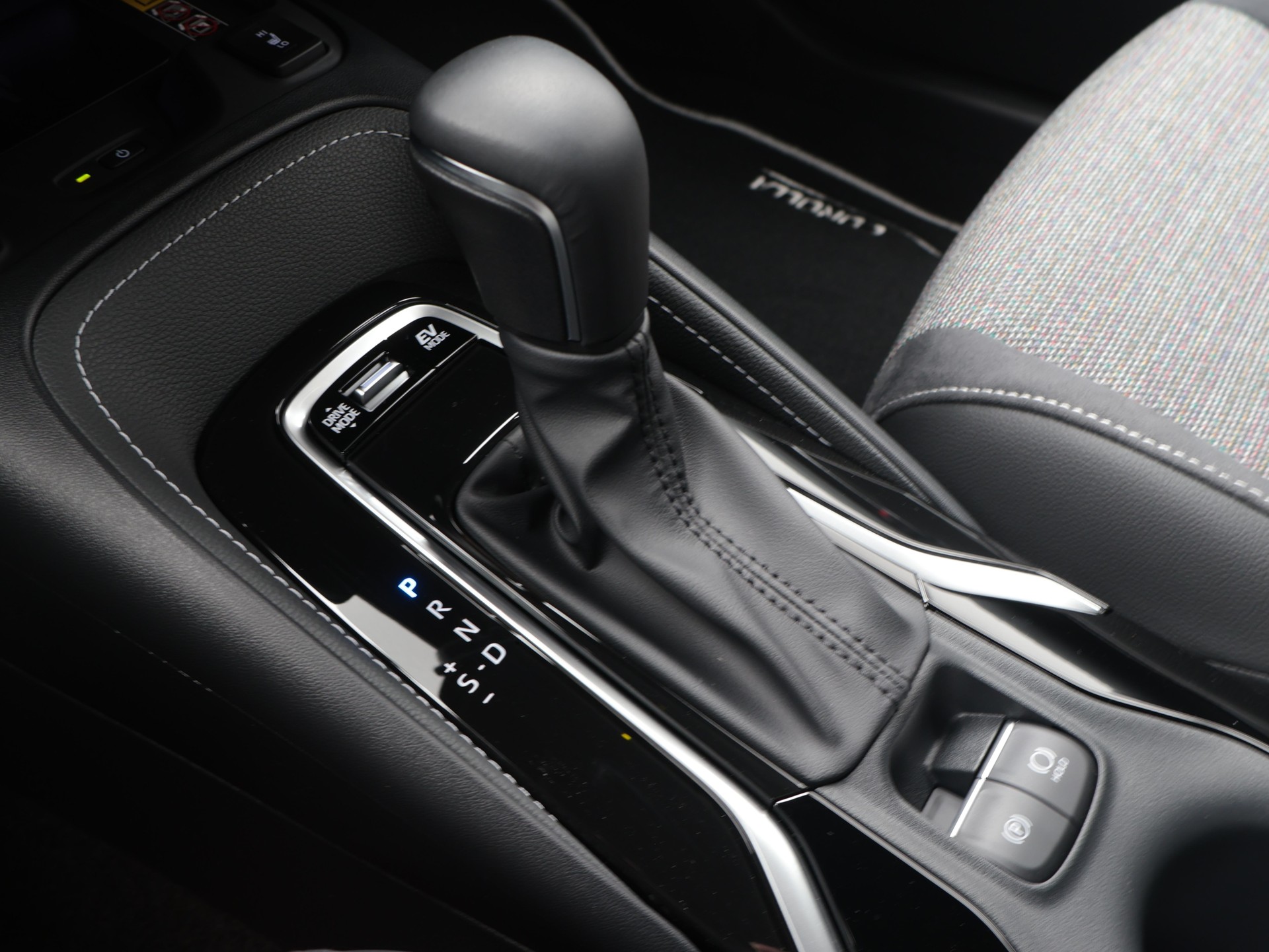 TOYOTA Corolla Touring Sports 2.0 HSD Trend-image-12