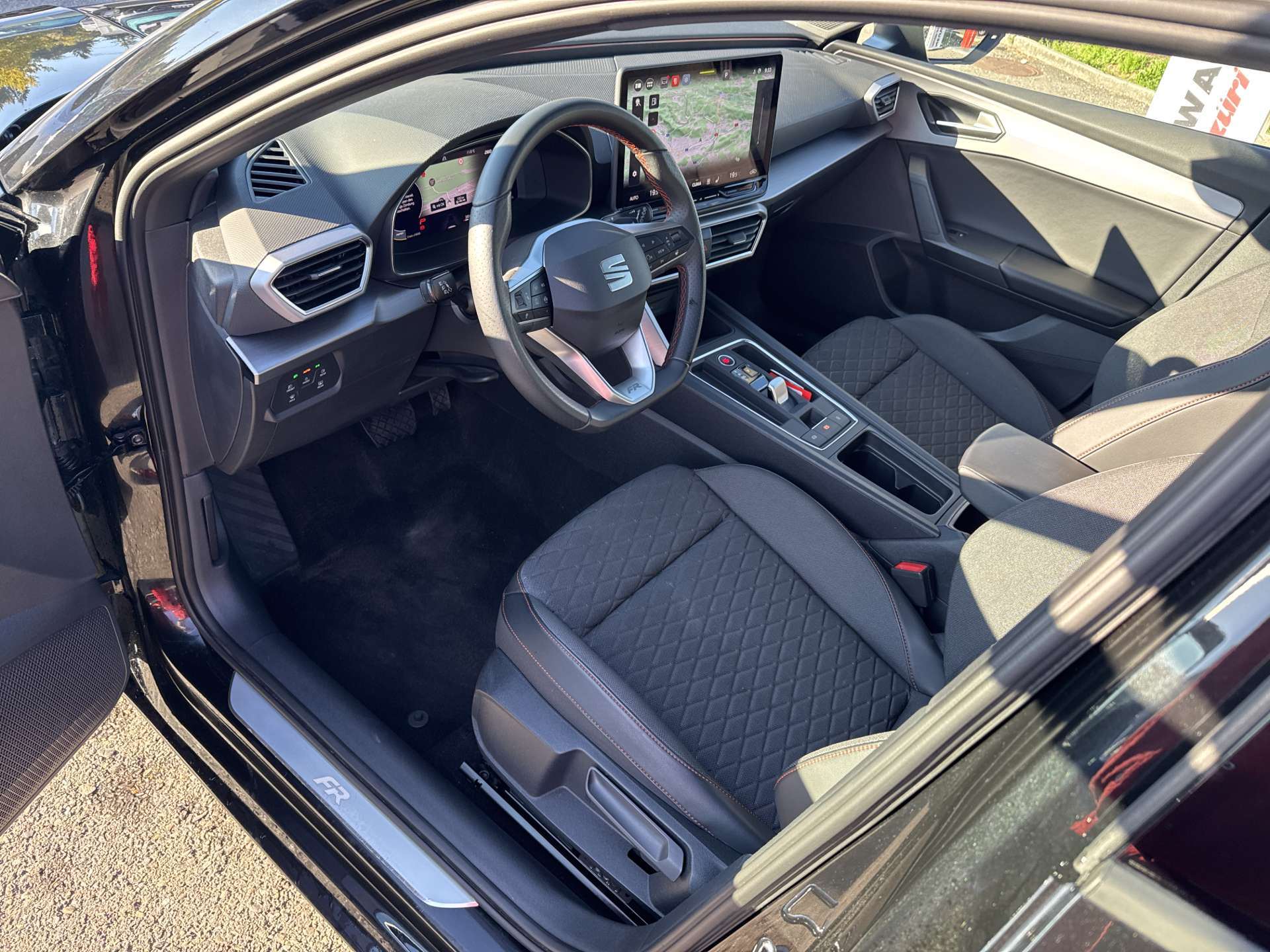 SEAT Leon ST 2.0 TDi EVO FR DSG-Automat-image-5
