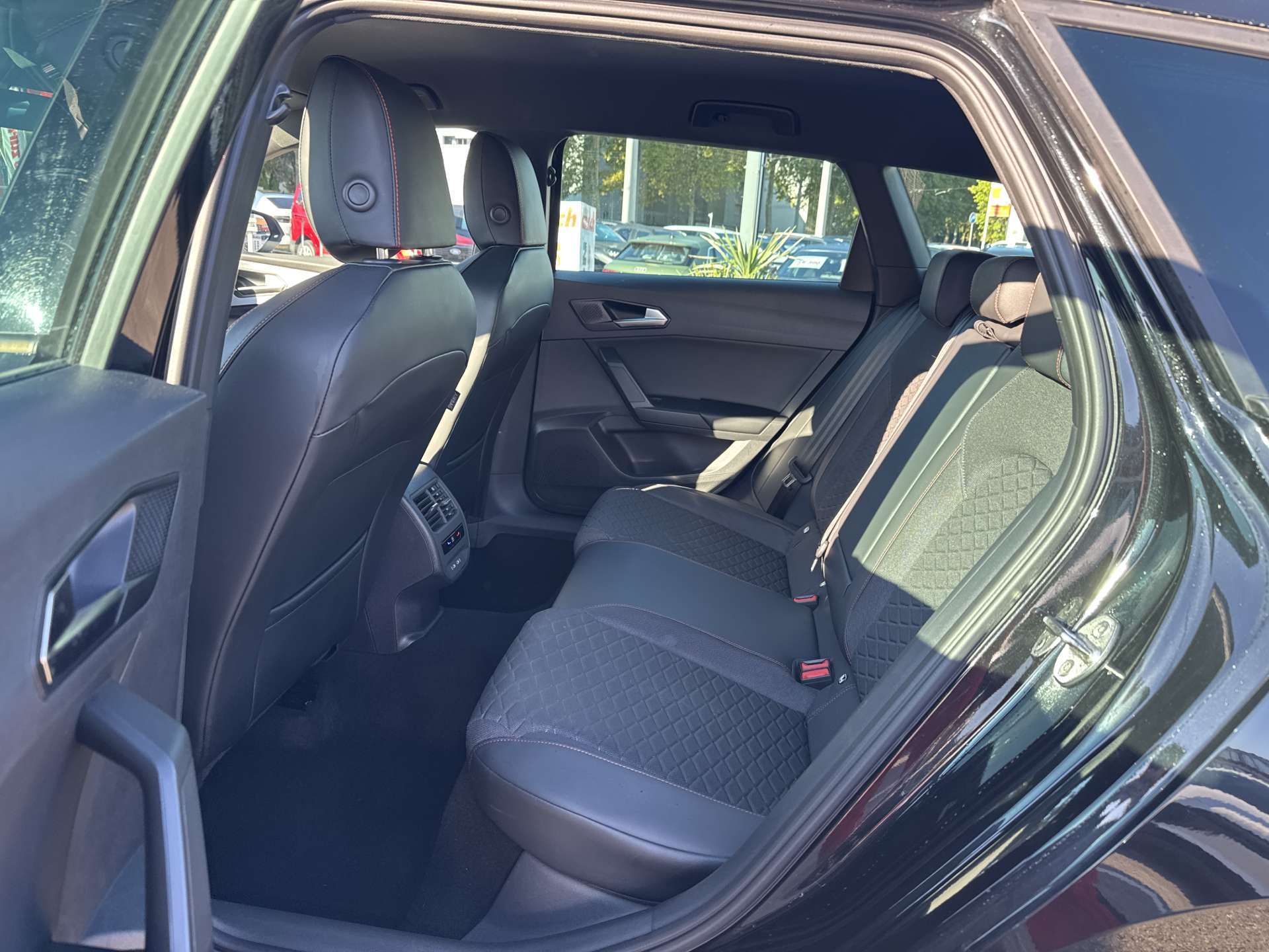SEAT Leon ST 2.0 TDi EVO FR DSG-Automat-image-6