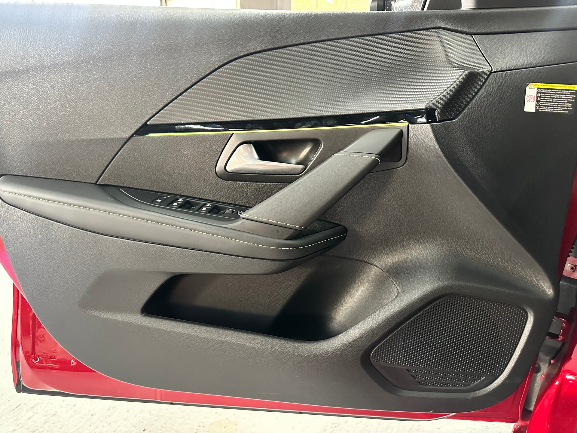 PEUGEOT 208 1.2 PureTech GT Line-image-13