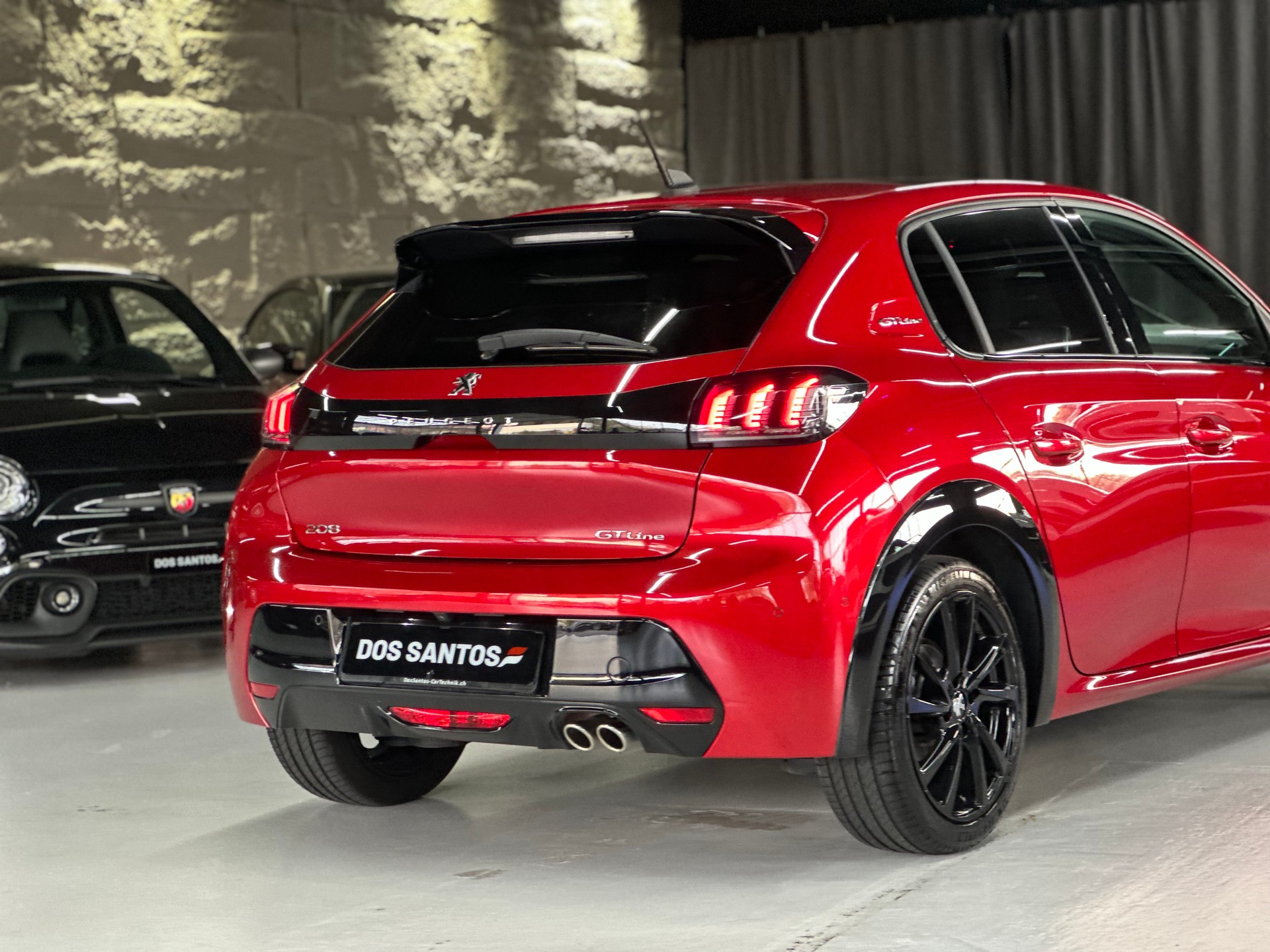 PEUGEOT 208 1.2 PureTech GT Line-image-3