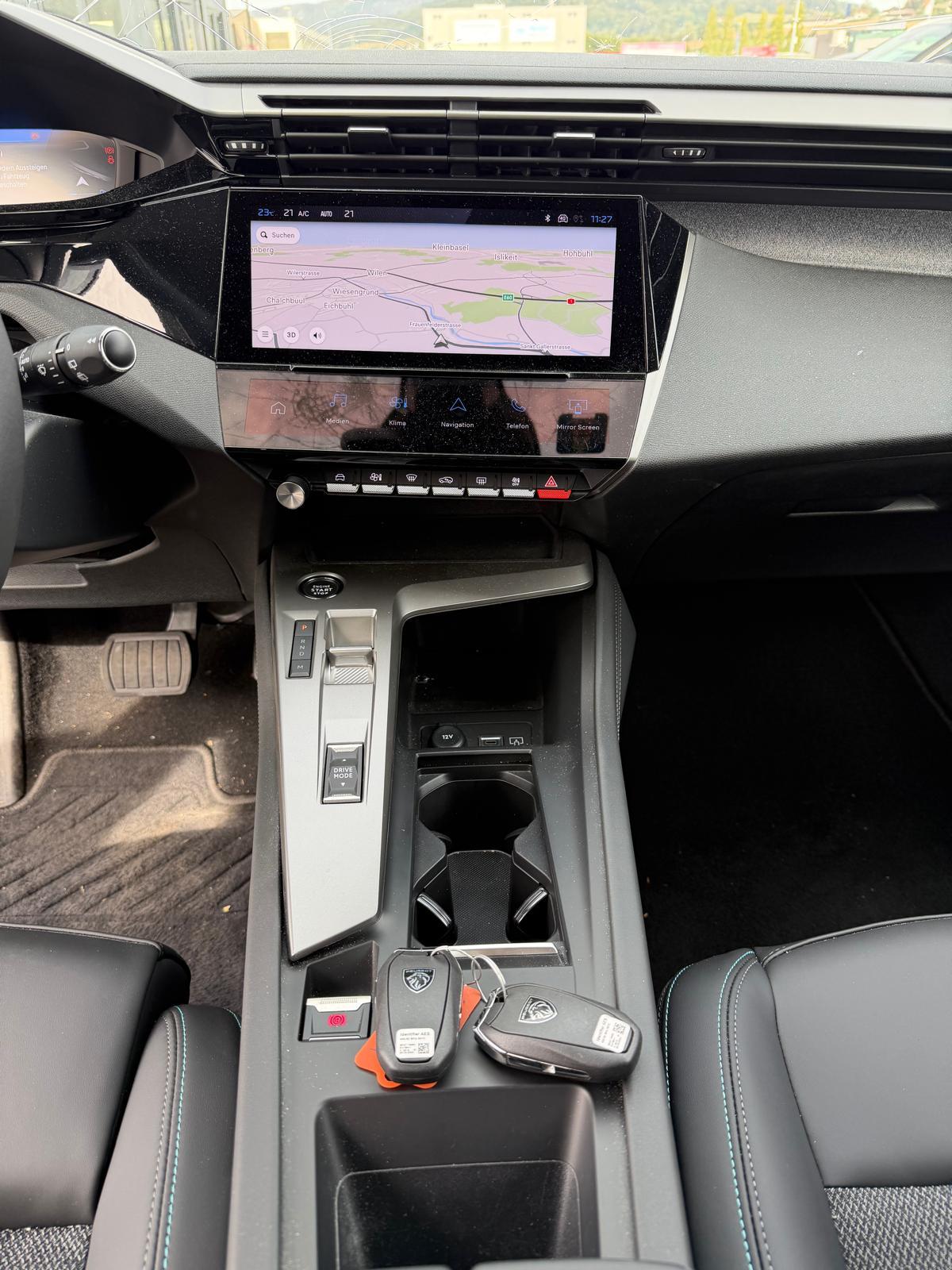PEUGEOT 308 SW 1.2 PureTech Allure-image-12