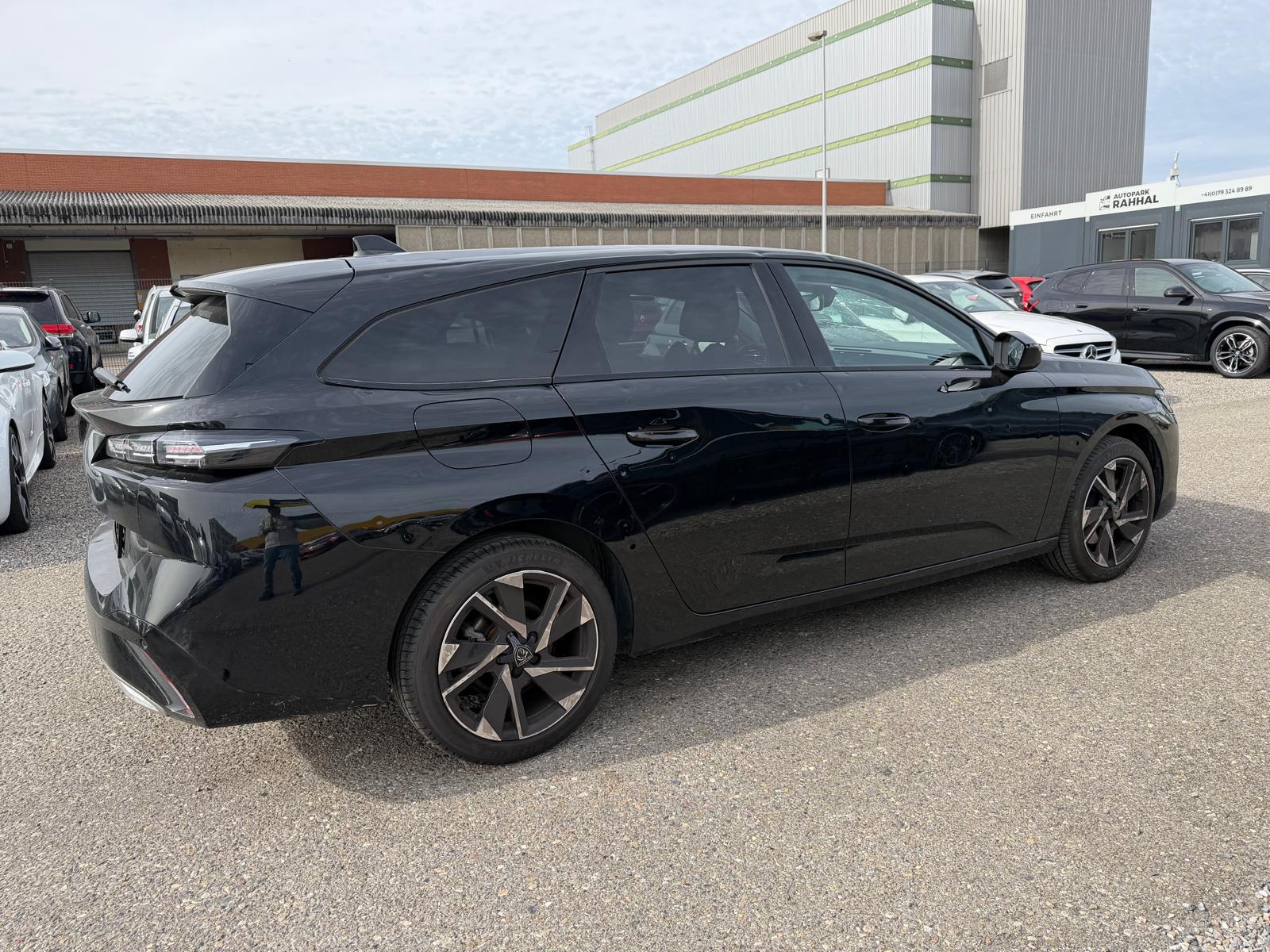 PEUGEOT 308 SW 1.2 PureTech Allure-image-8
