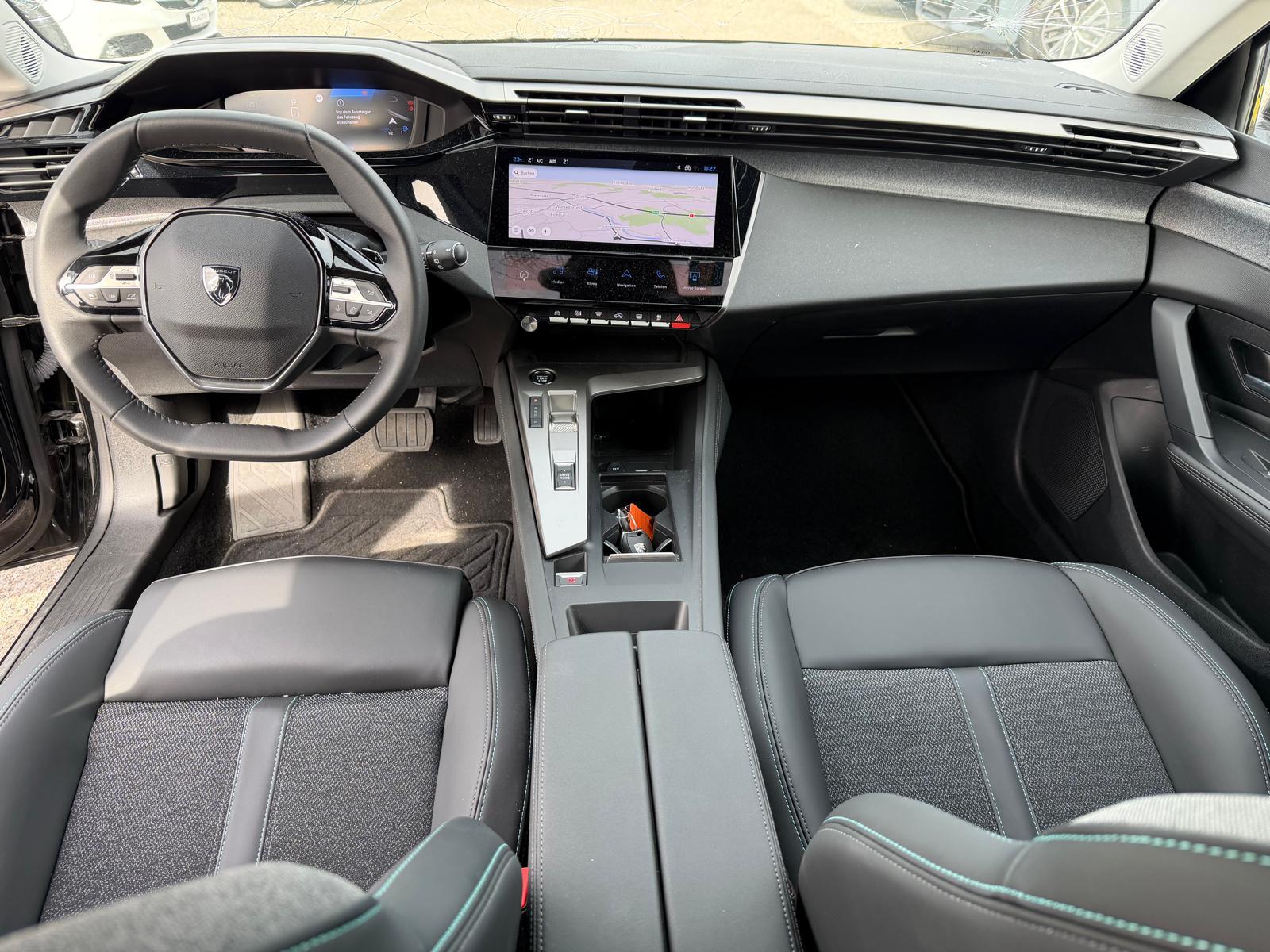 PEUGEOT 308 SW 1.2 PureTech Allure-image-11