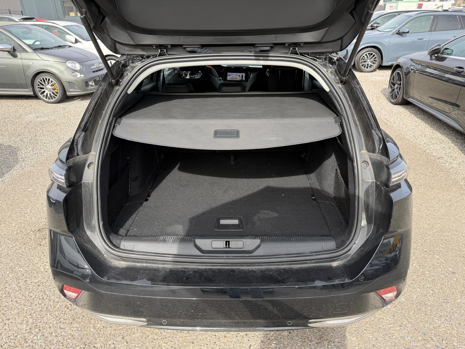PEUGEOT 308 SW 1.2 PureTech Allure-image-5