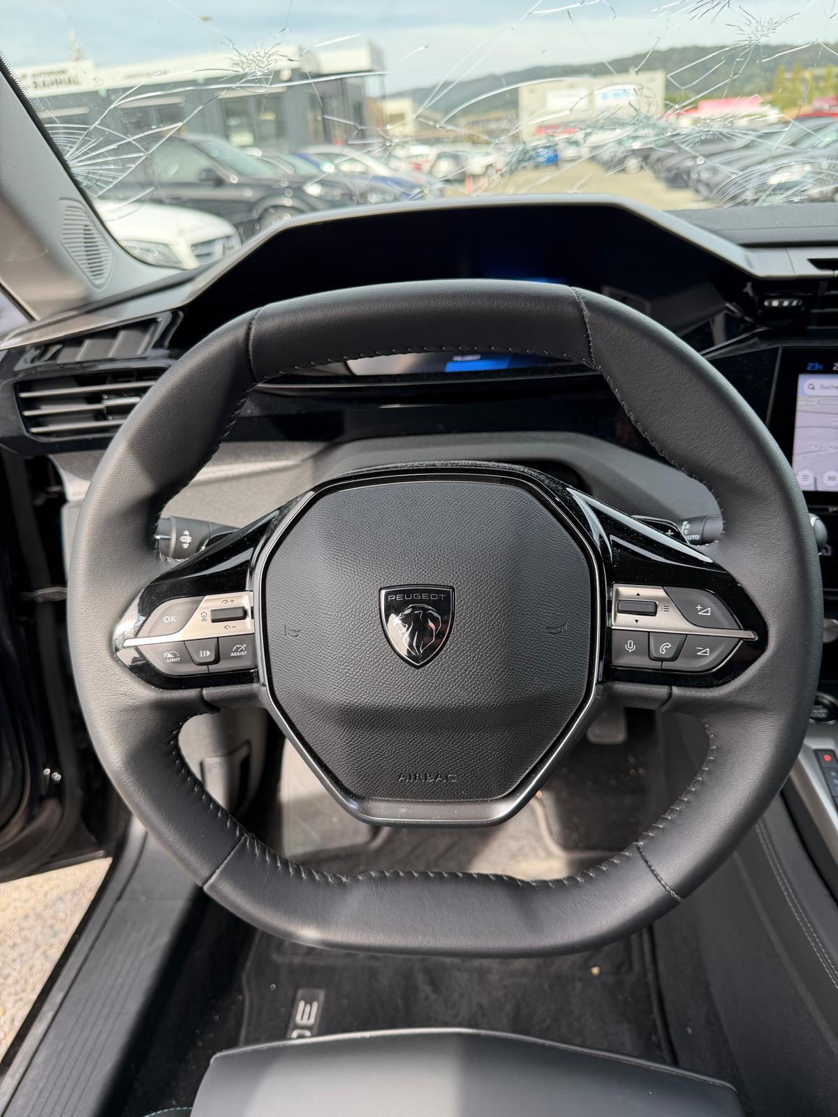 PEUGEOT 308 SW 1.2 PureTech Allure-image-13