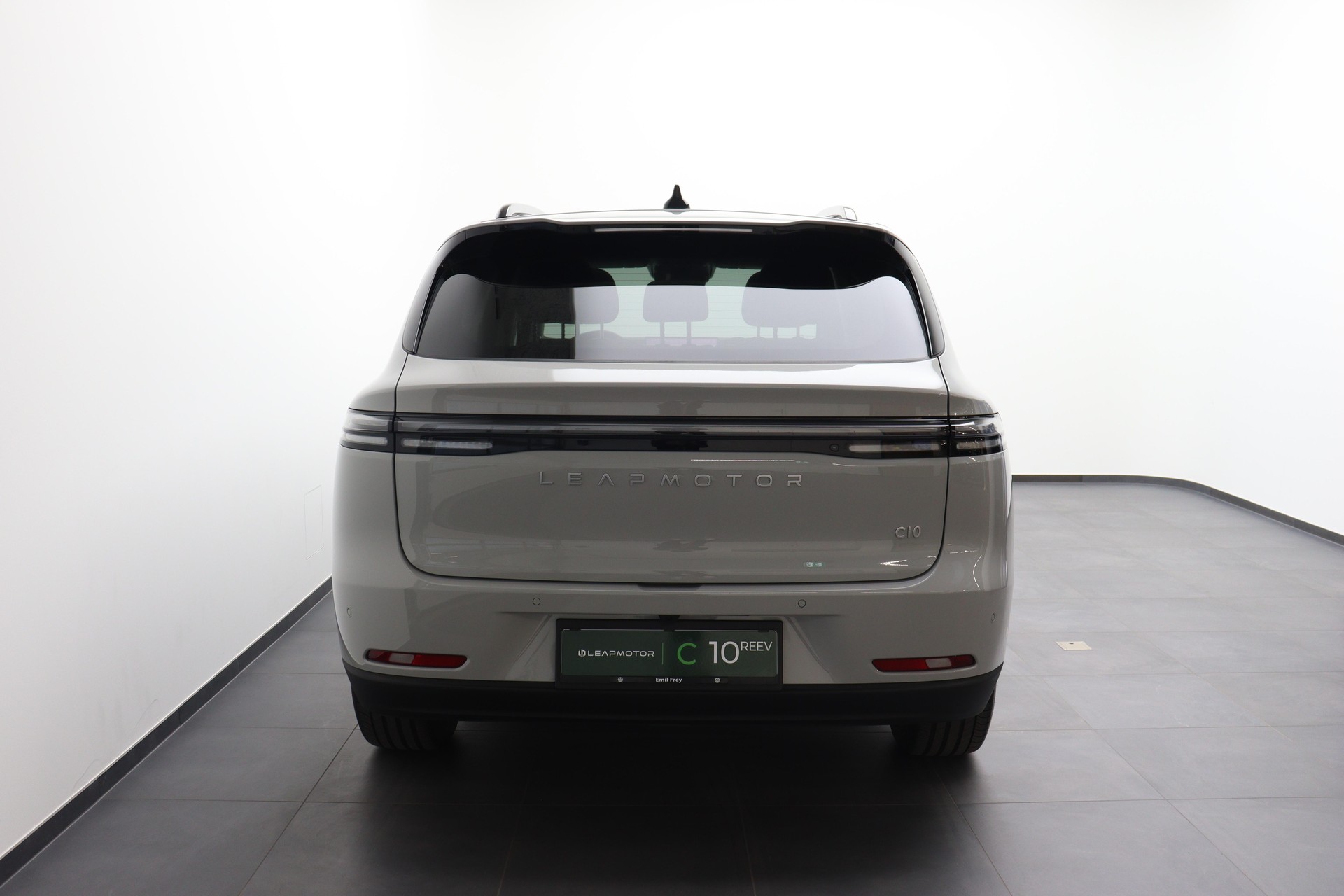 LEAPMOTOR C10 EV AWD-image-3
