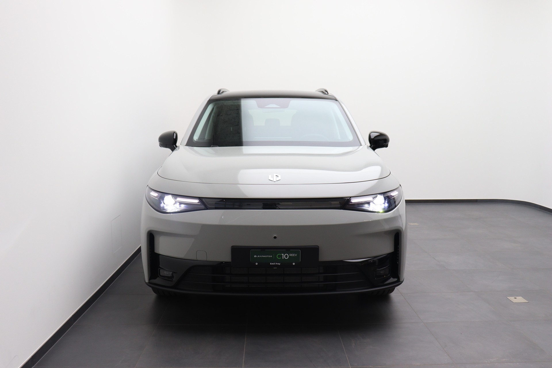 LEAPMOTOR C10 EV AWD-image-4