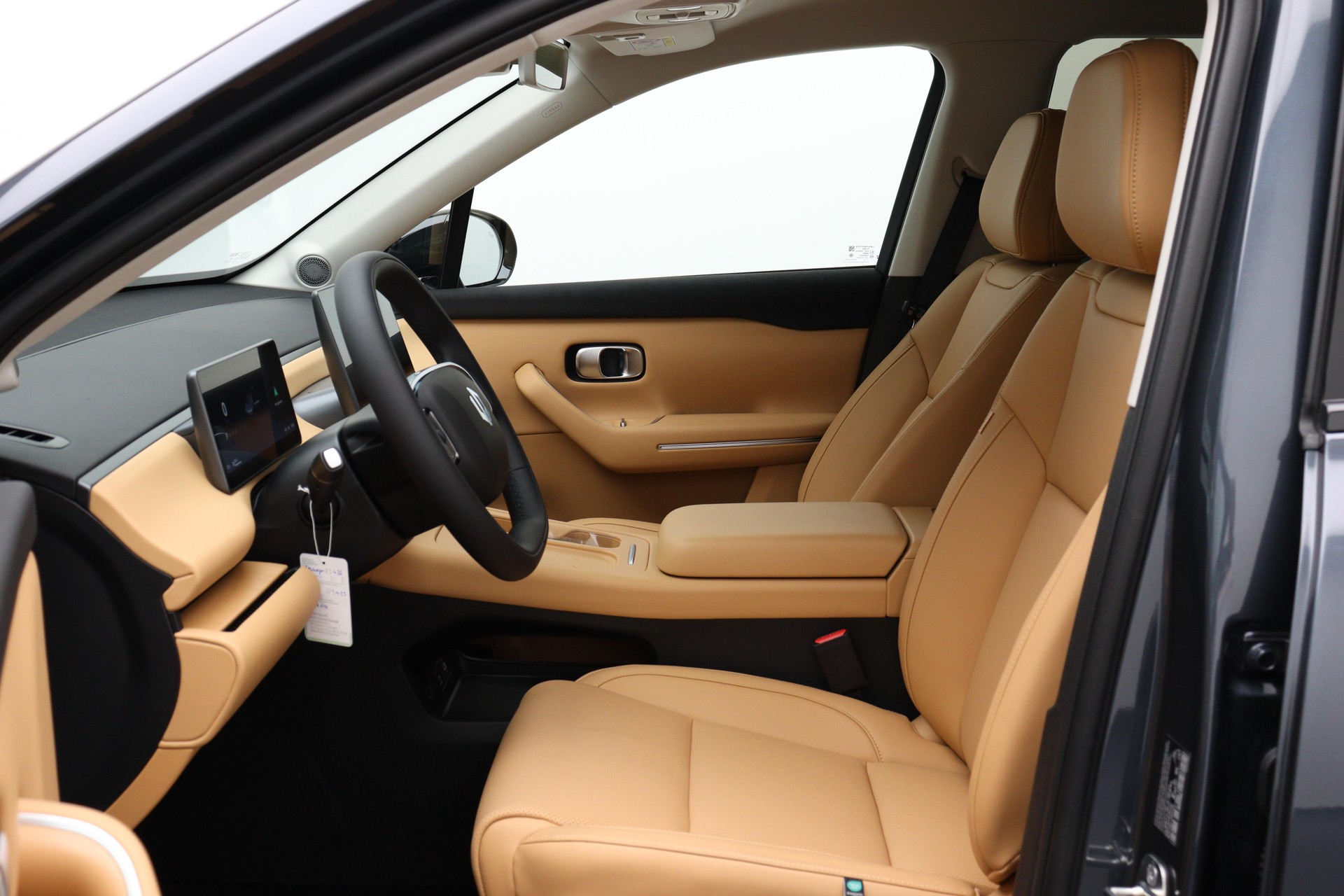 LEAPMOTOR C10 EV AWD-image-6
