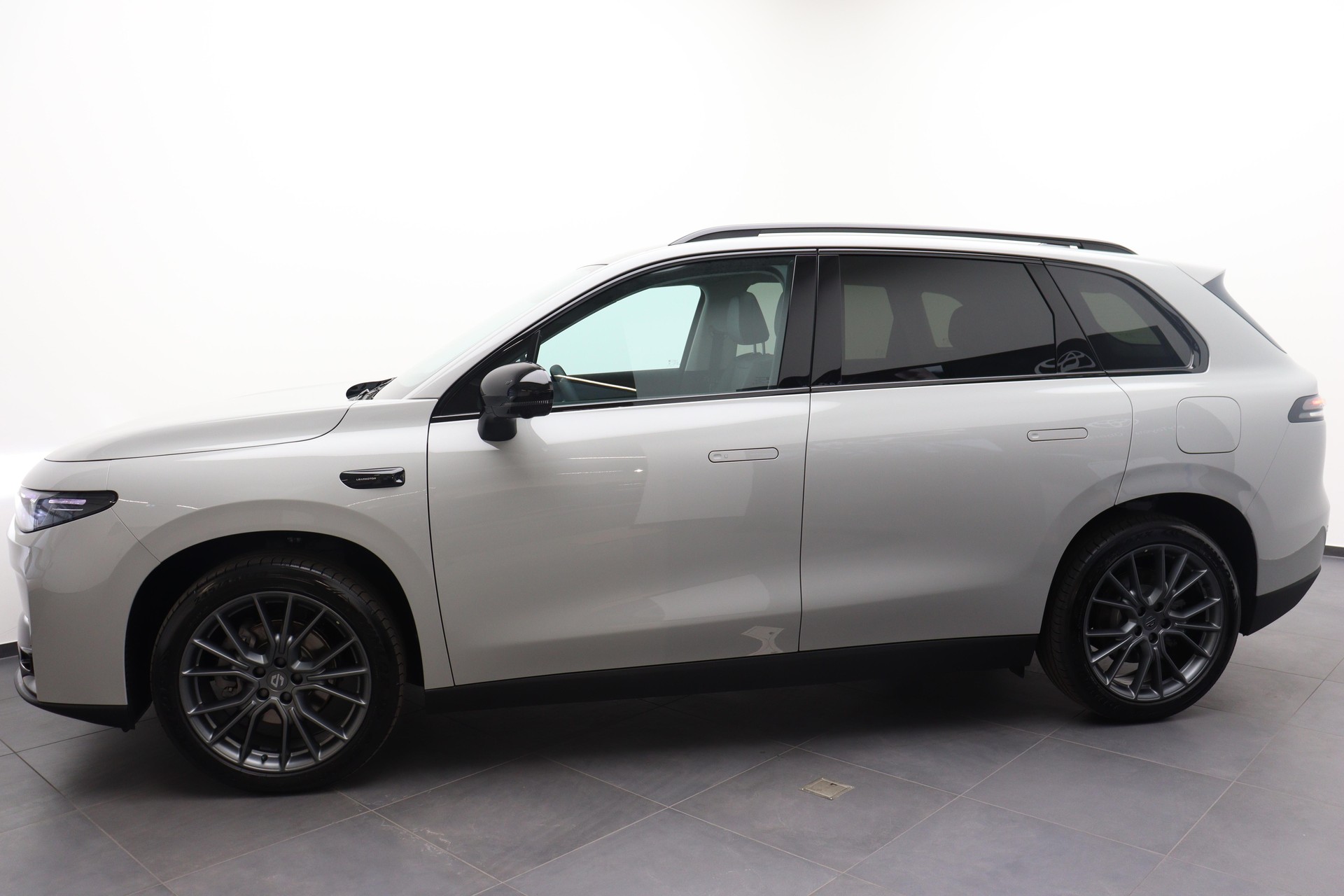 LEAPMOTOR C10 EV AWD-image-1