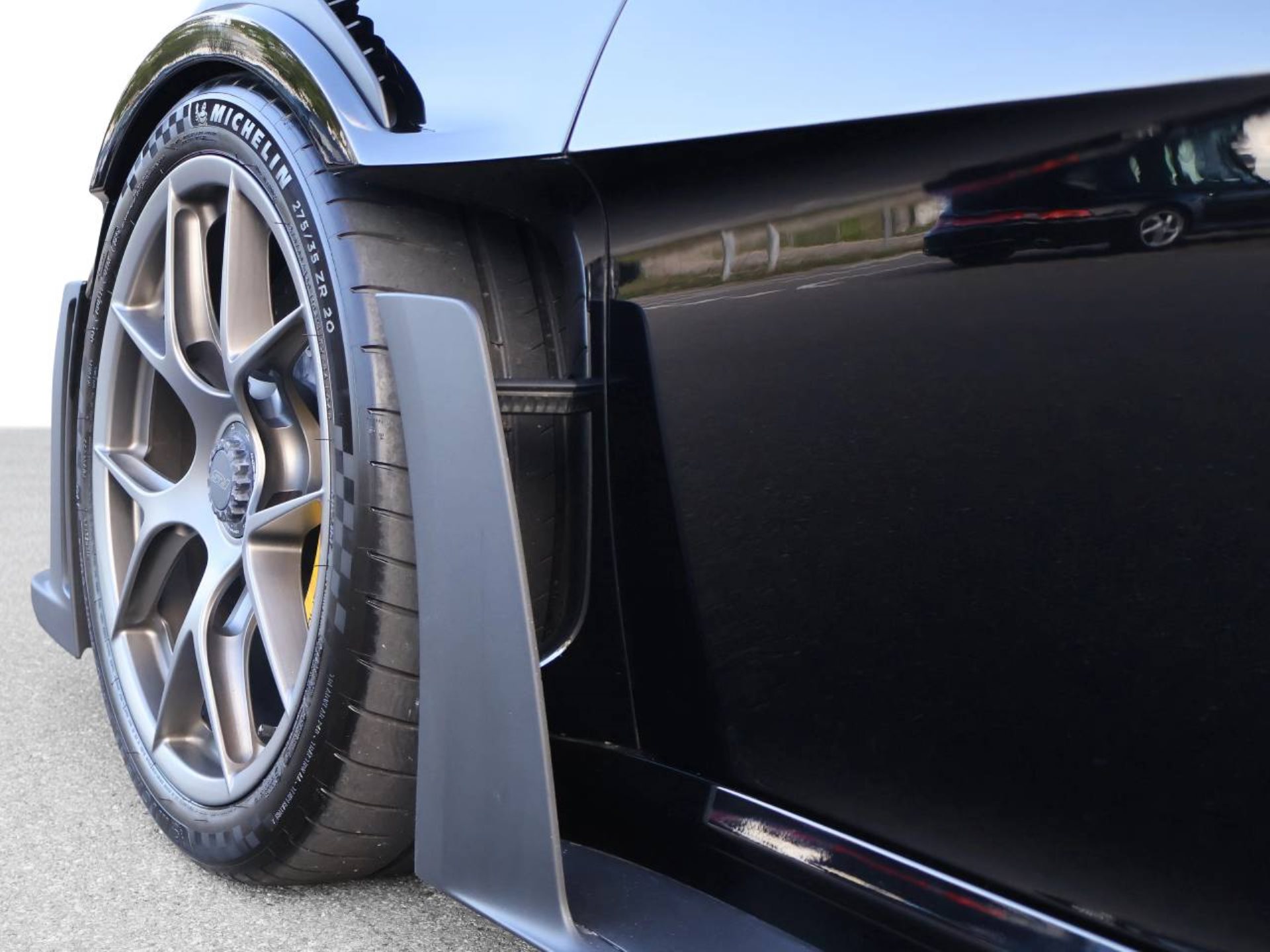 PORSCHE 911 GT3 RS-image-30
