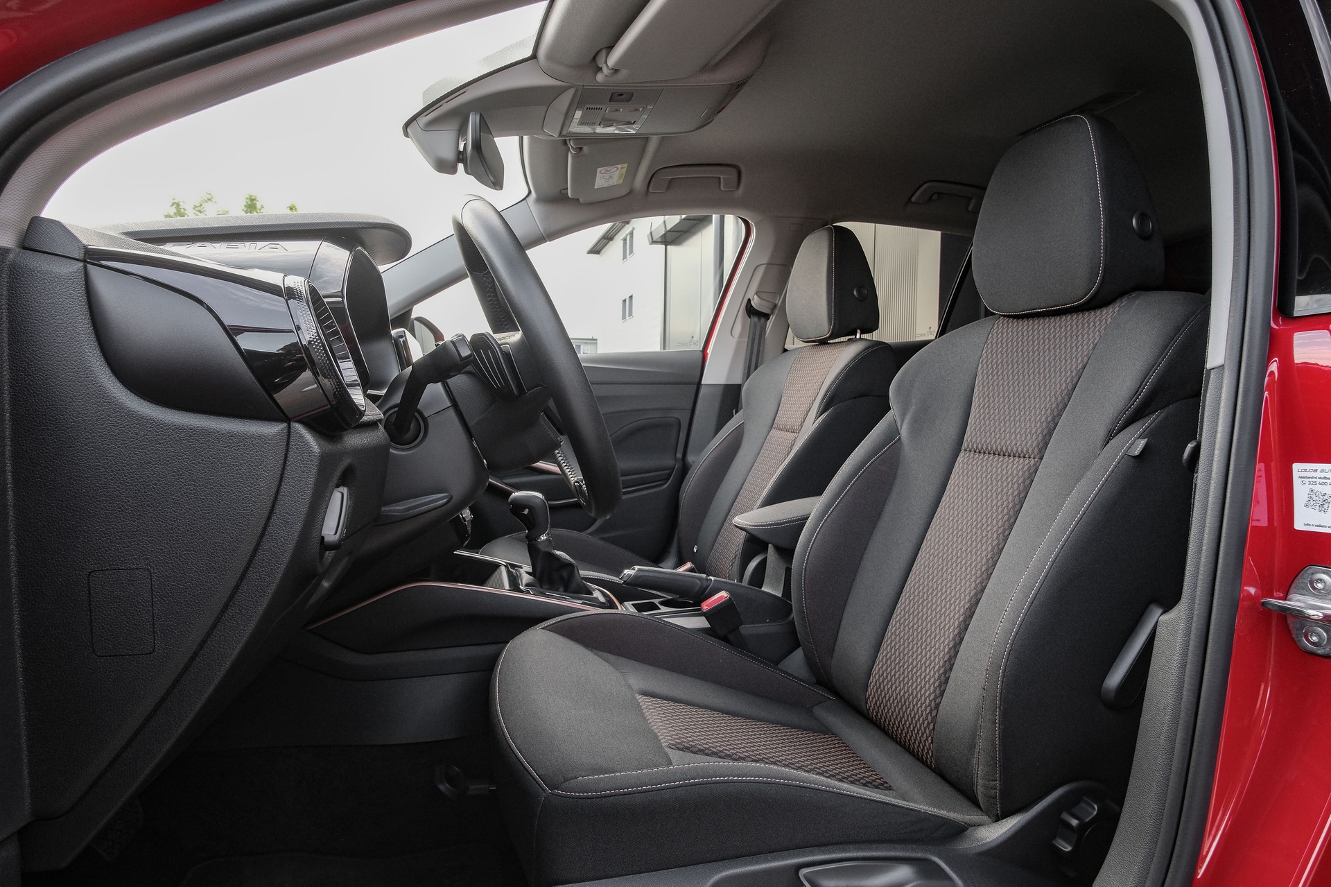 SKODA Fabia 1.0 TSI Selection DSG-image-9