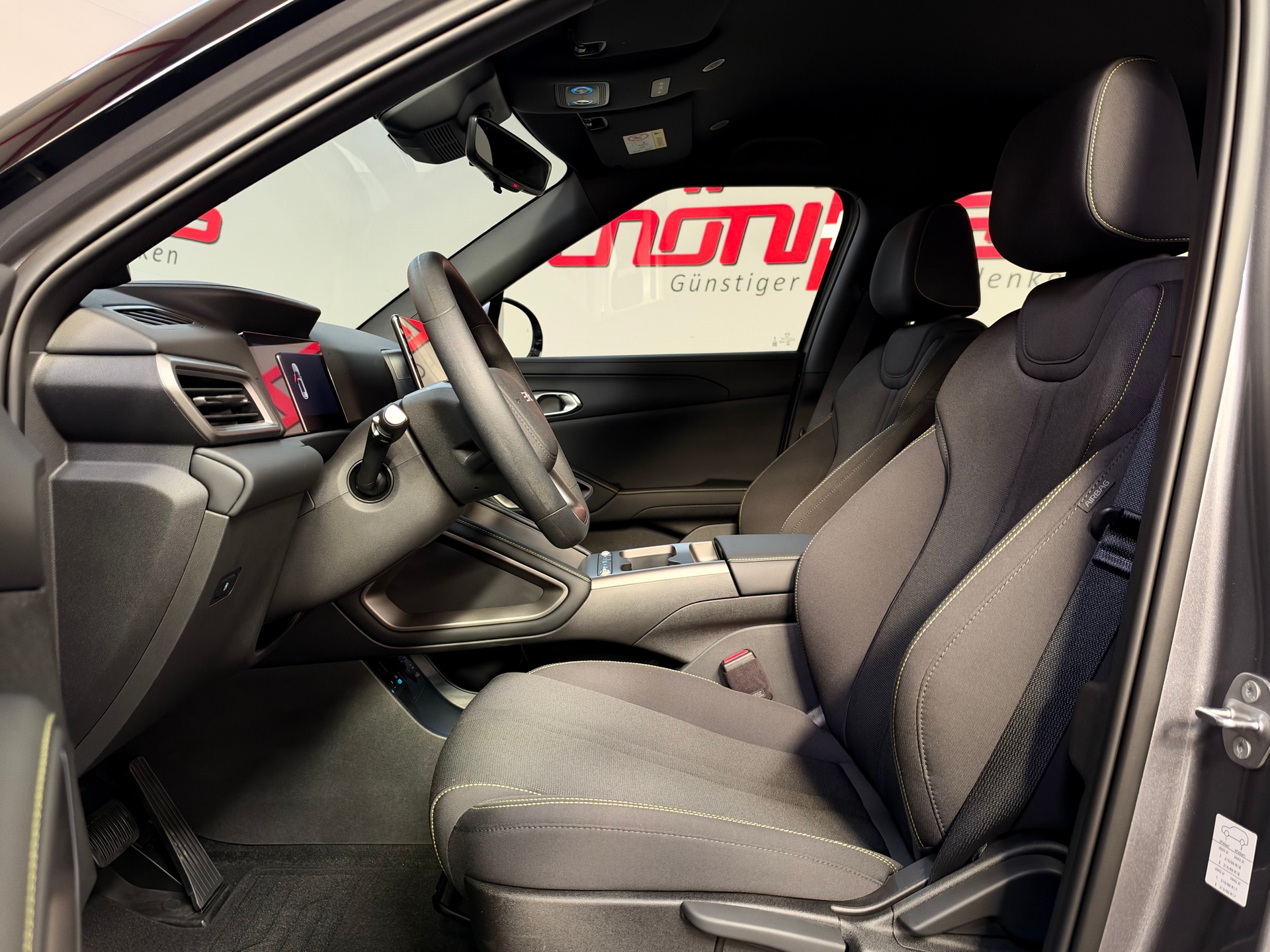 BYD Atto 2 DM-i Active-image-11