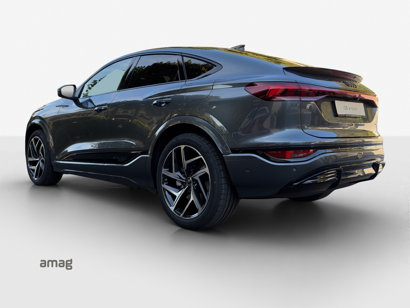AUDI Q6 Sportback e-tron quattro-image-2