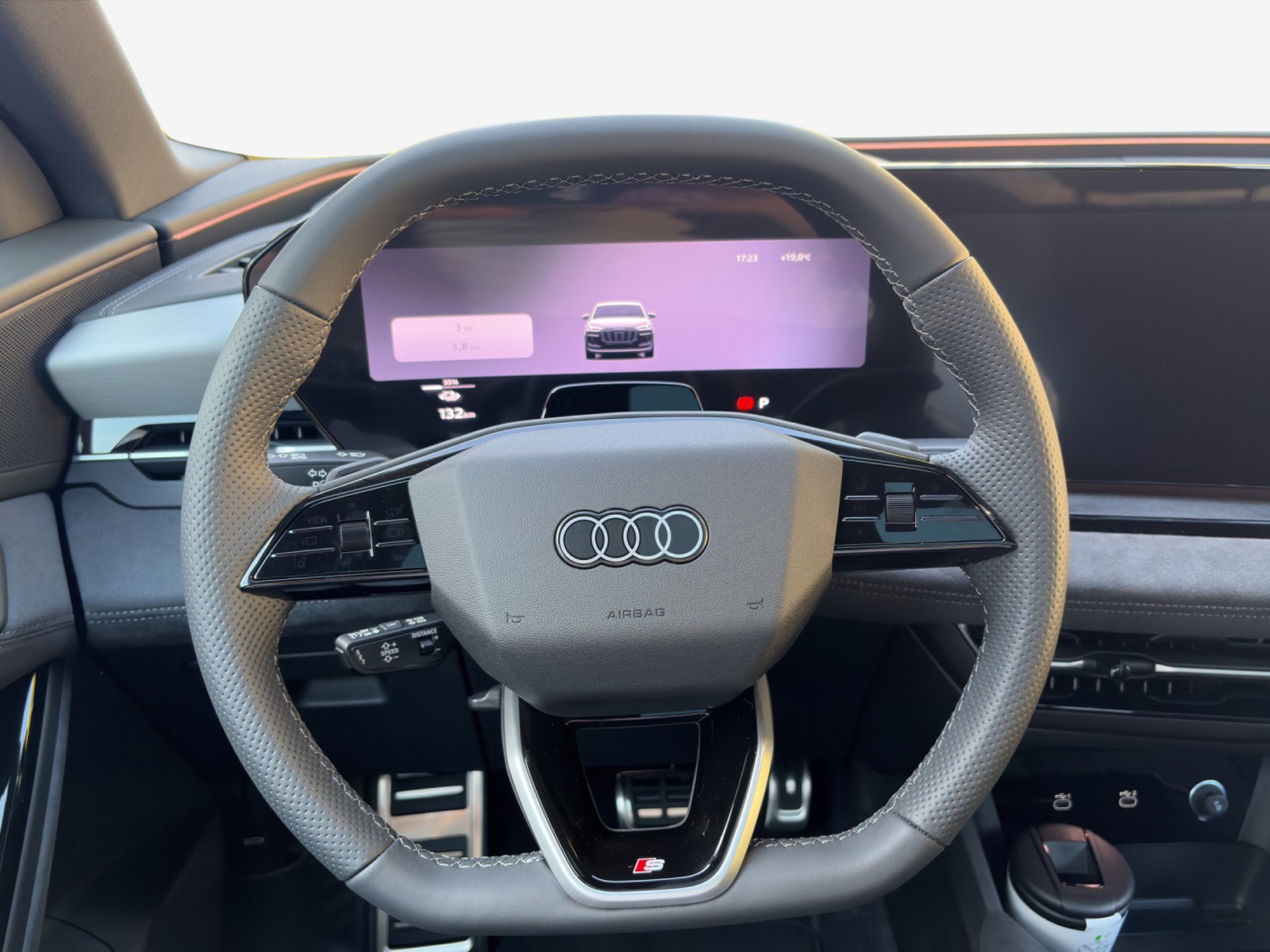 AUDI Q6 Sportback e-tron quattro-image-9