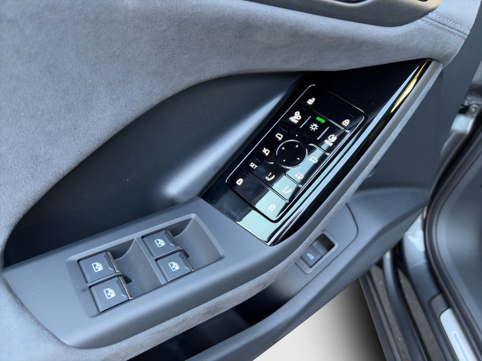 AUDI Q6 Sportback e-tron quattro-image-14