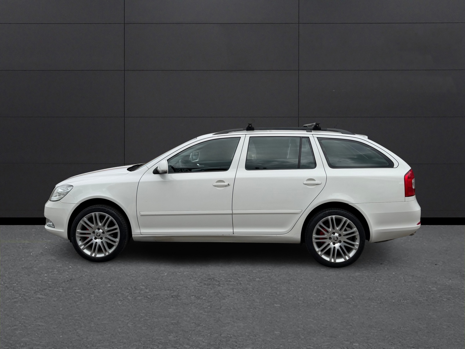SKODA Octavia Combi 1.8 TSI Stöckli 4x4-image-1