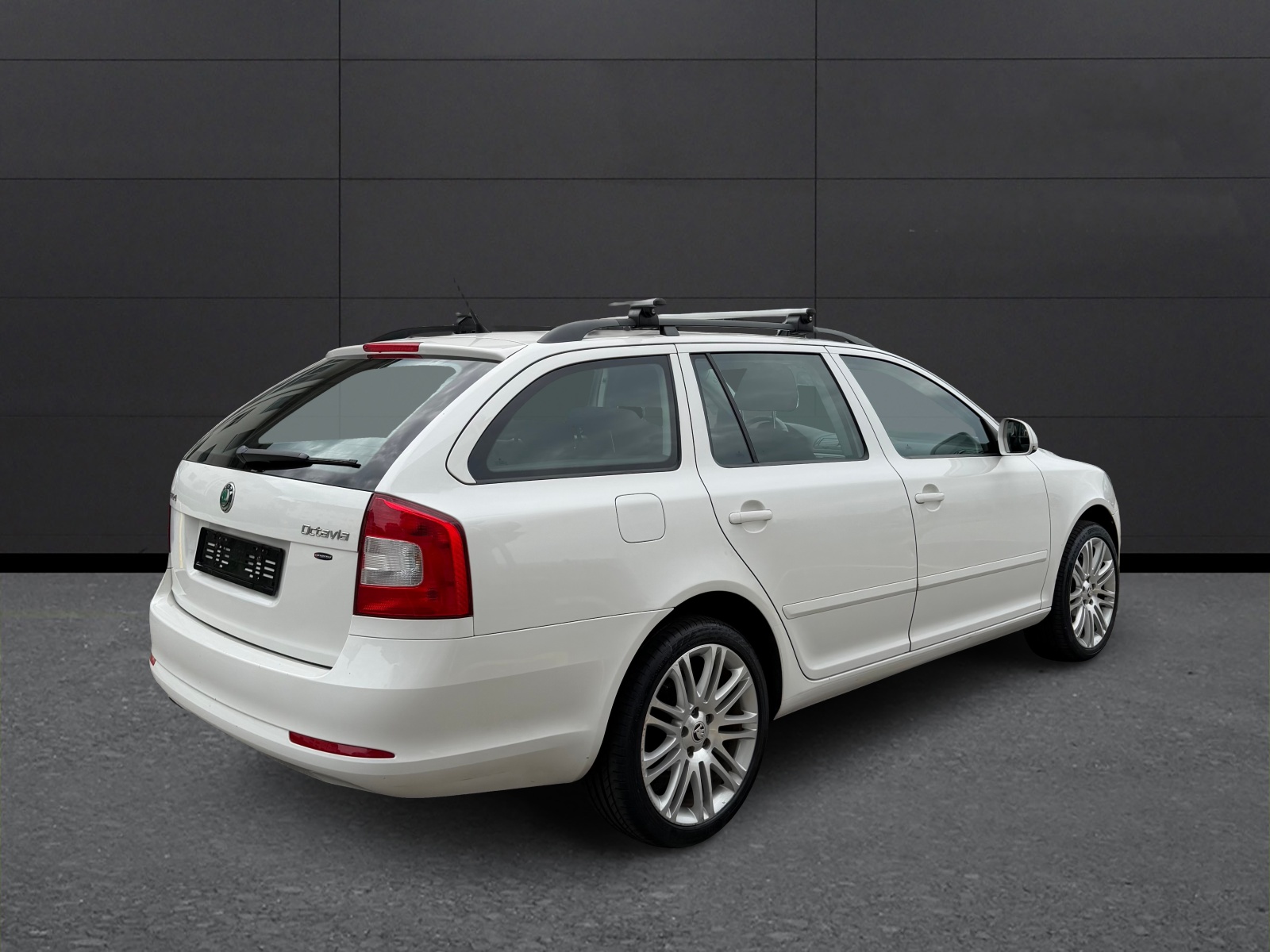 SKODA Octavia Combi 1.8 TSI Stöckli 4x4-image-5