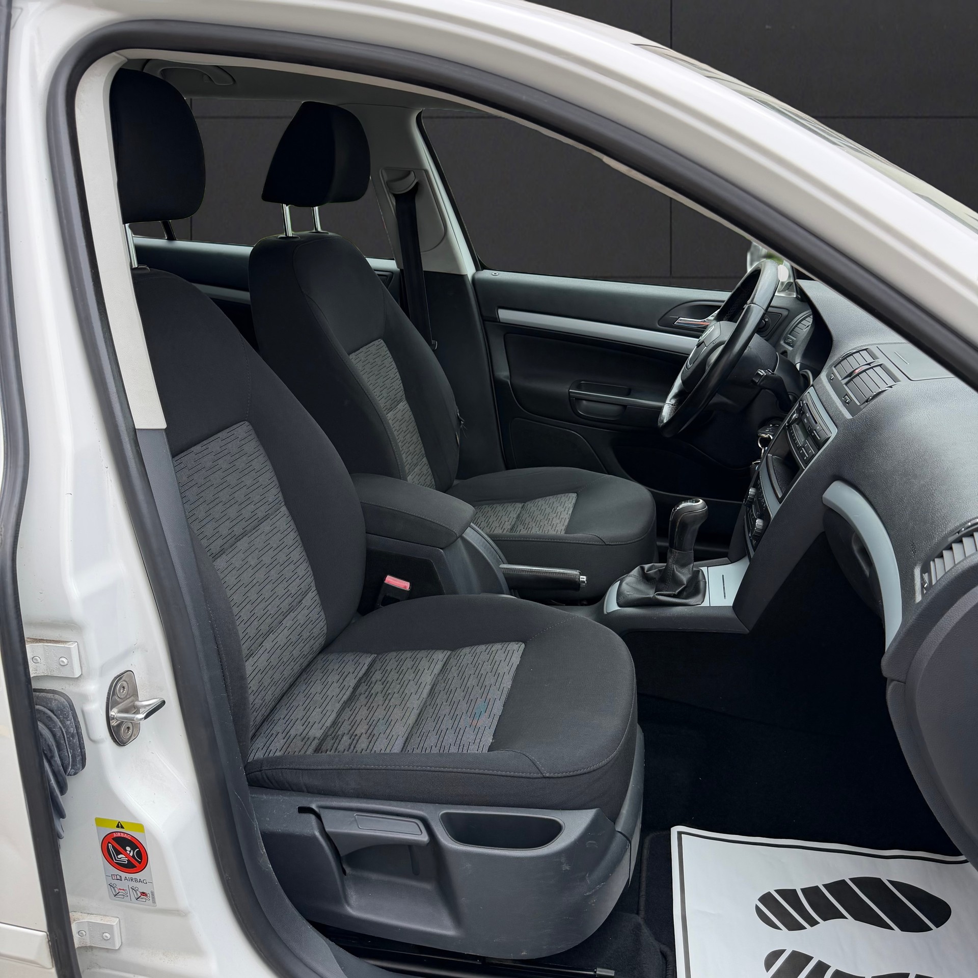 SKODA Octavia Combi 1.8 TSI Stöckli 4x4-image-13