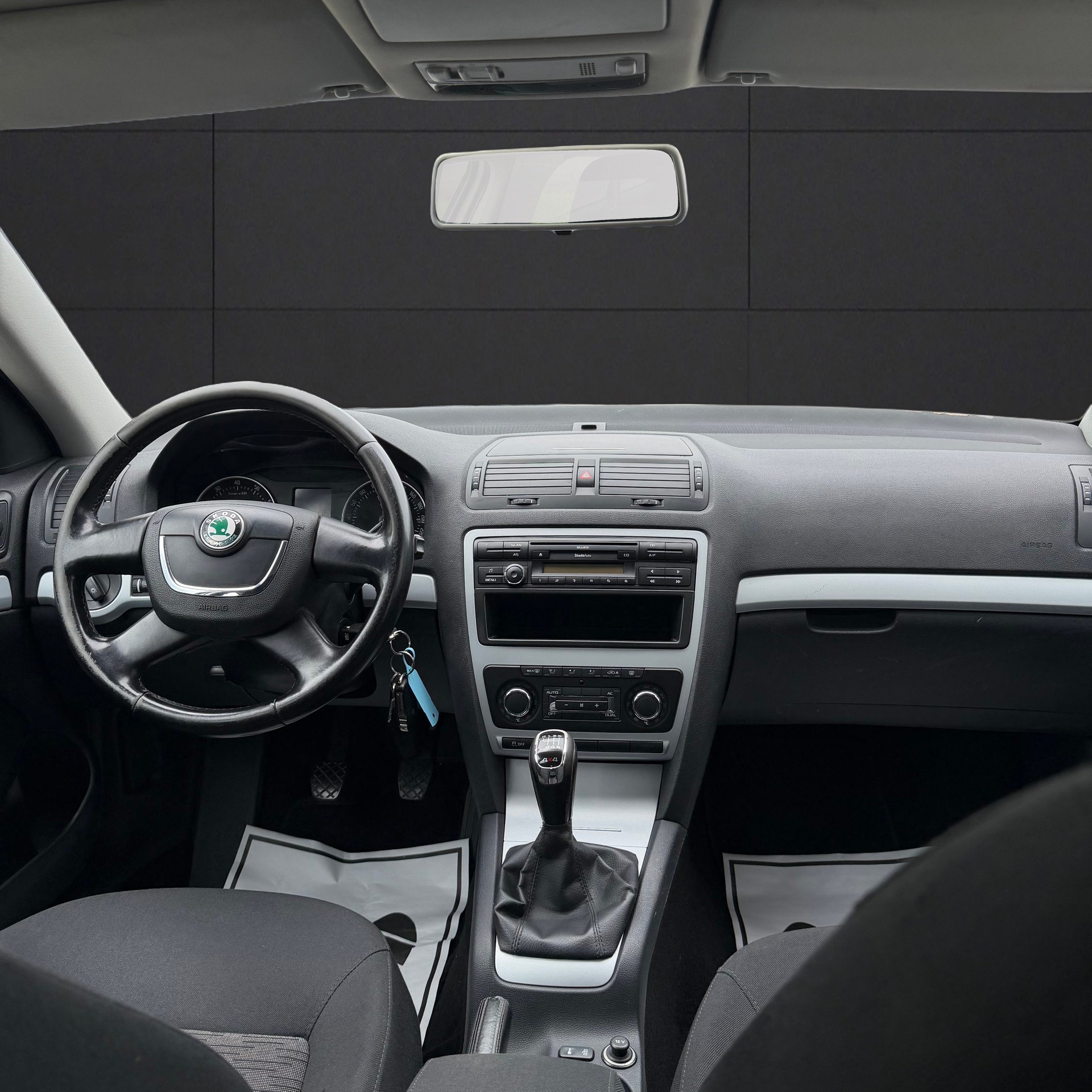 SKODA Octavia Combi 1.8 TSI Stöckli 4x4-image-9