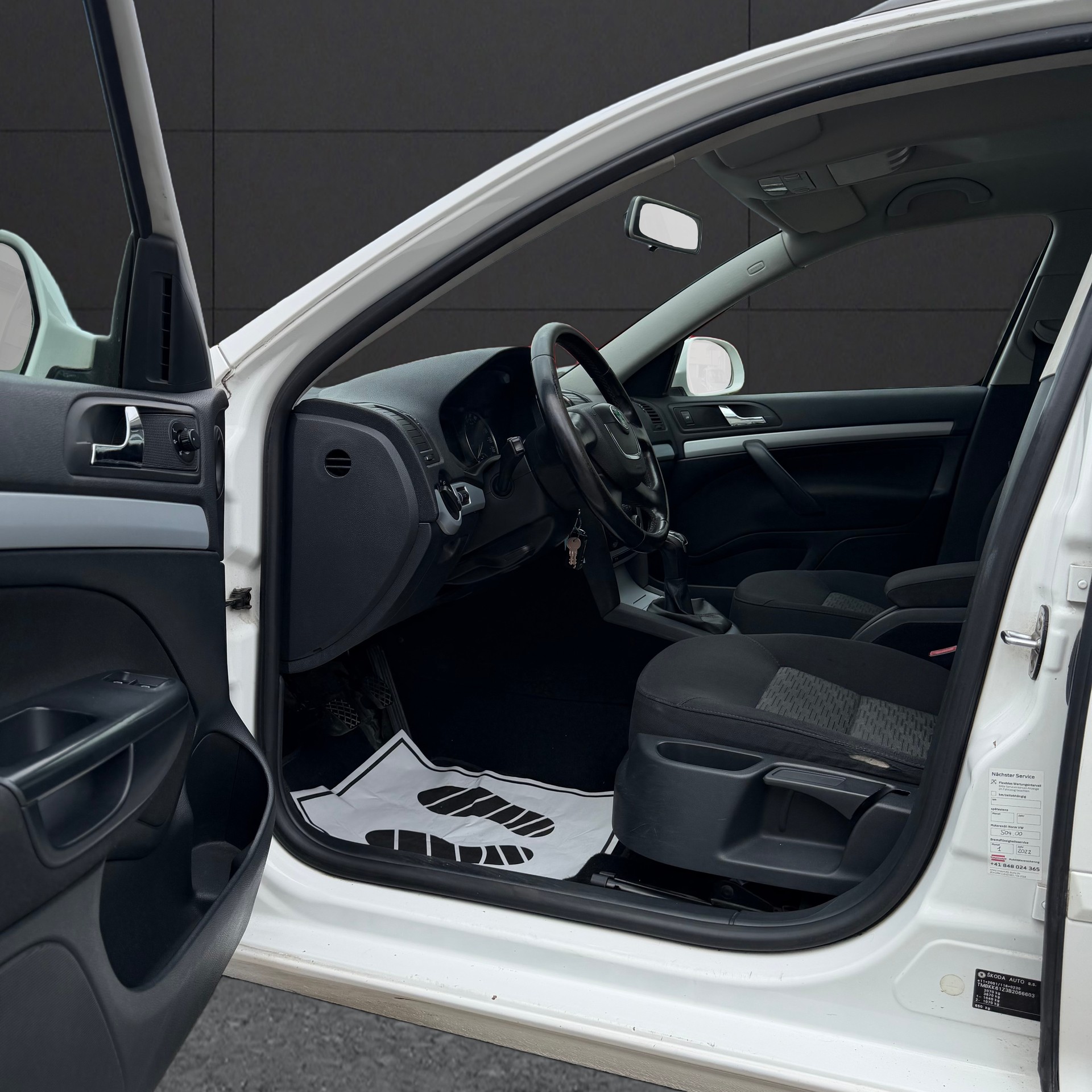 SKODA Octavia Combi 1.8 TSI Stöckli 4x4-image-8