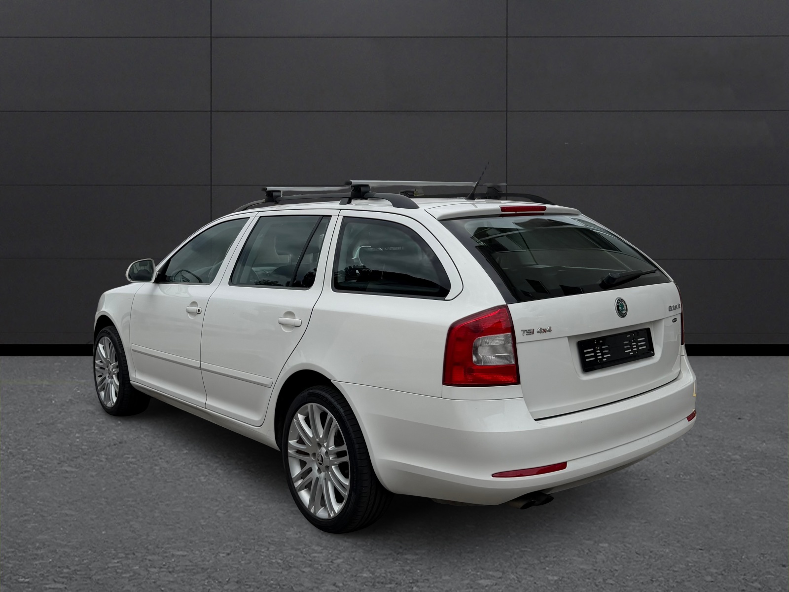 SKODA Octavia Combi 1.8 TSI Stöckli 4x4-image-2